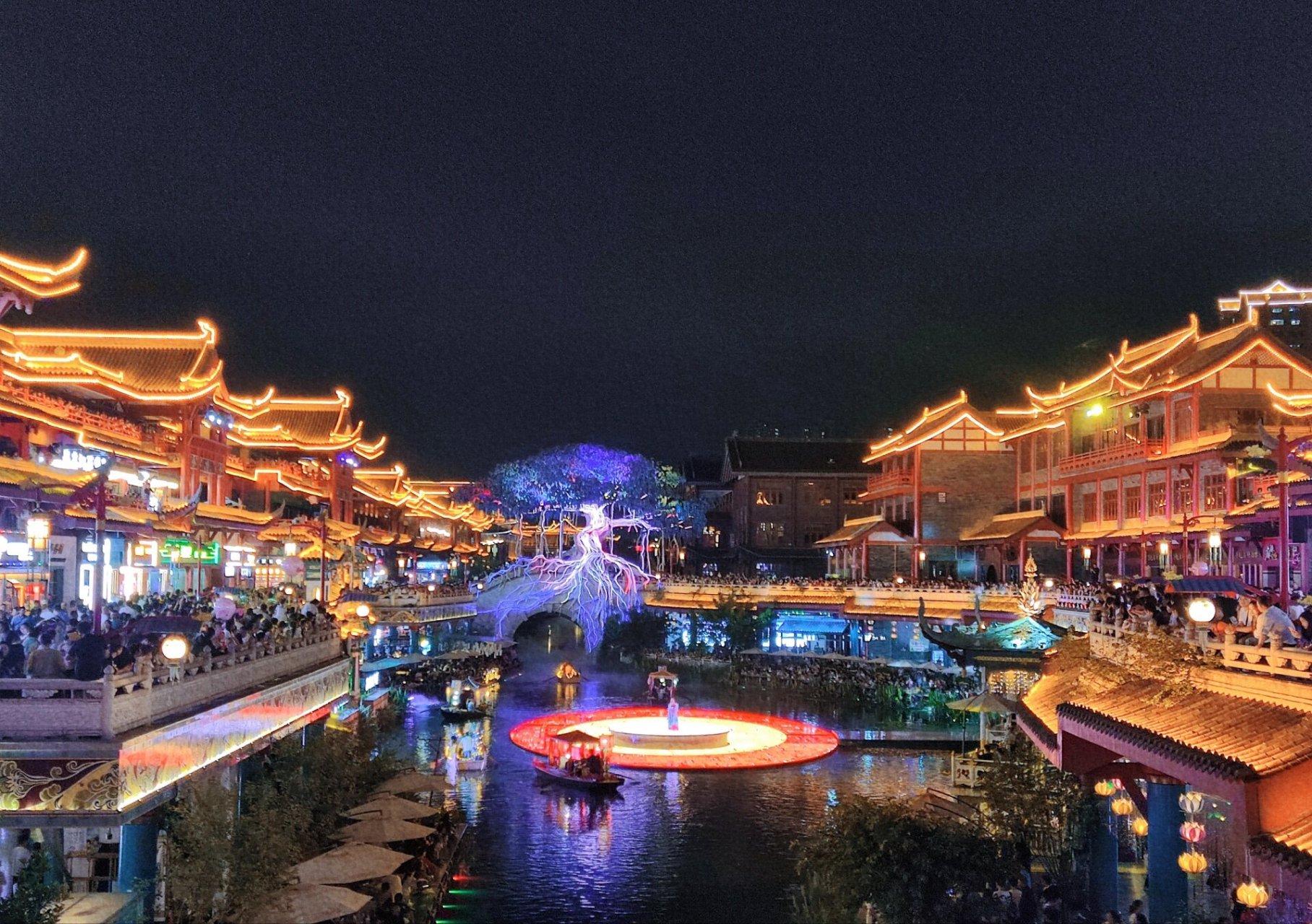 眉山:东坡印象水街,四川的大唐不夜城 无需门票,开放时间为早上8点至