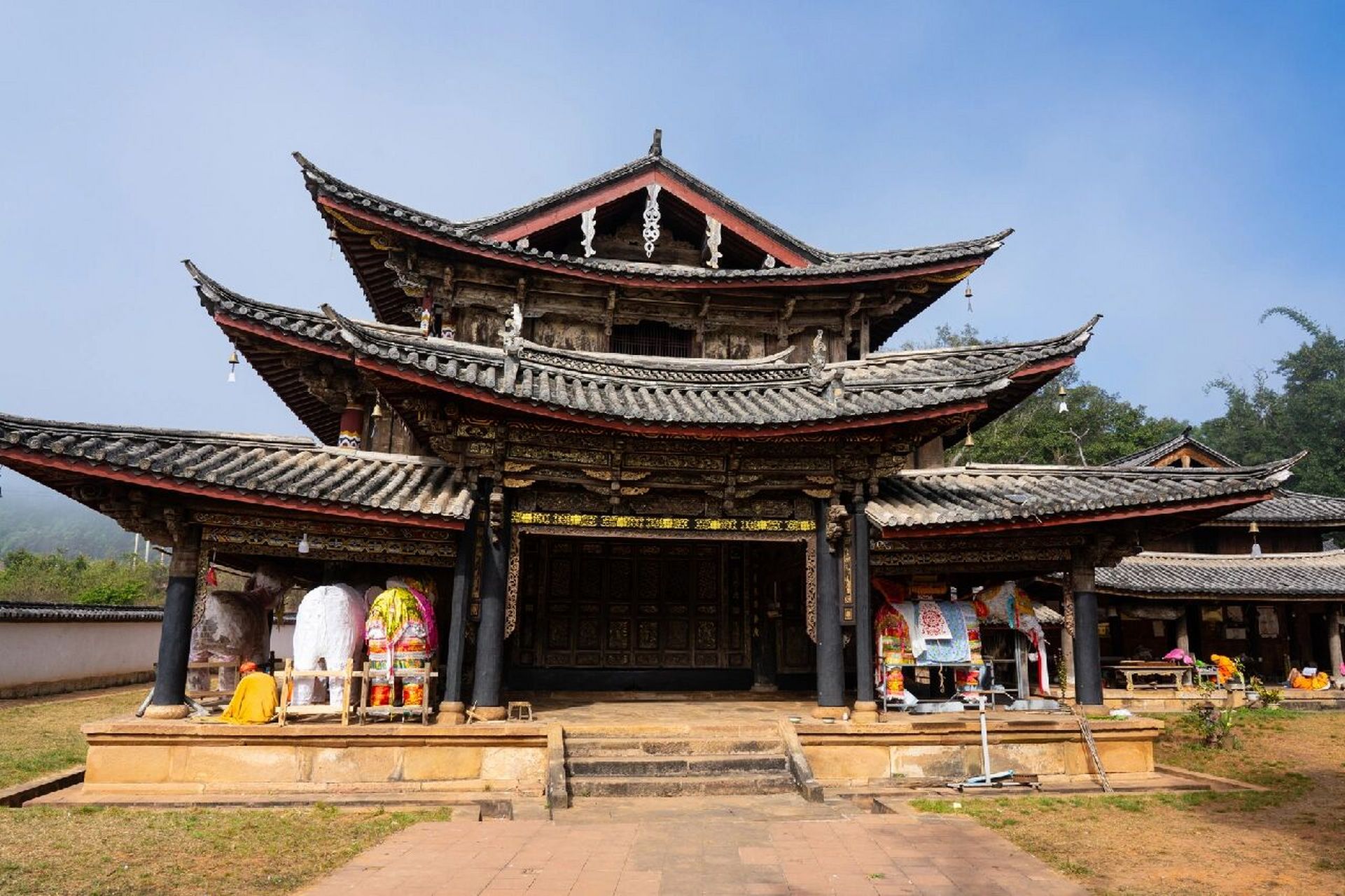 上午去参观了三个佛迹寺. 1-5:仍然保留着近百年来之原貌的芒岛佛 ..