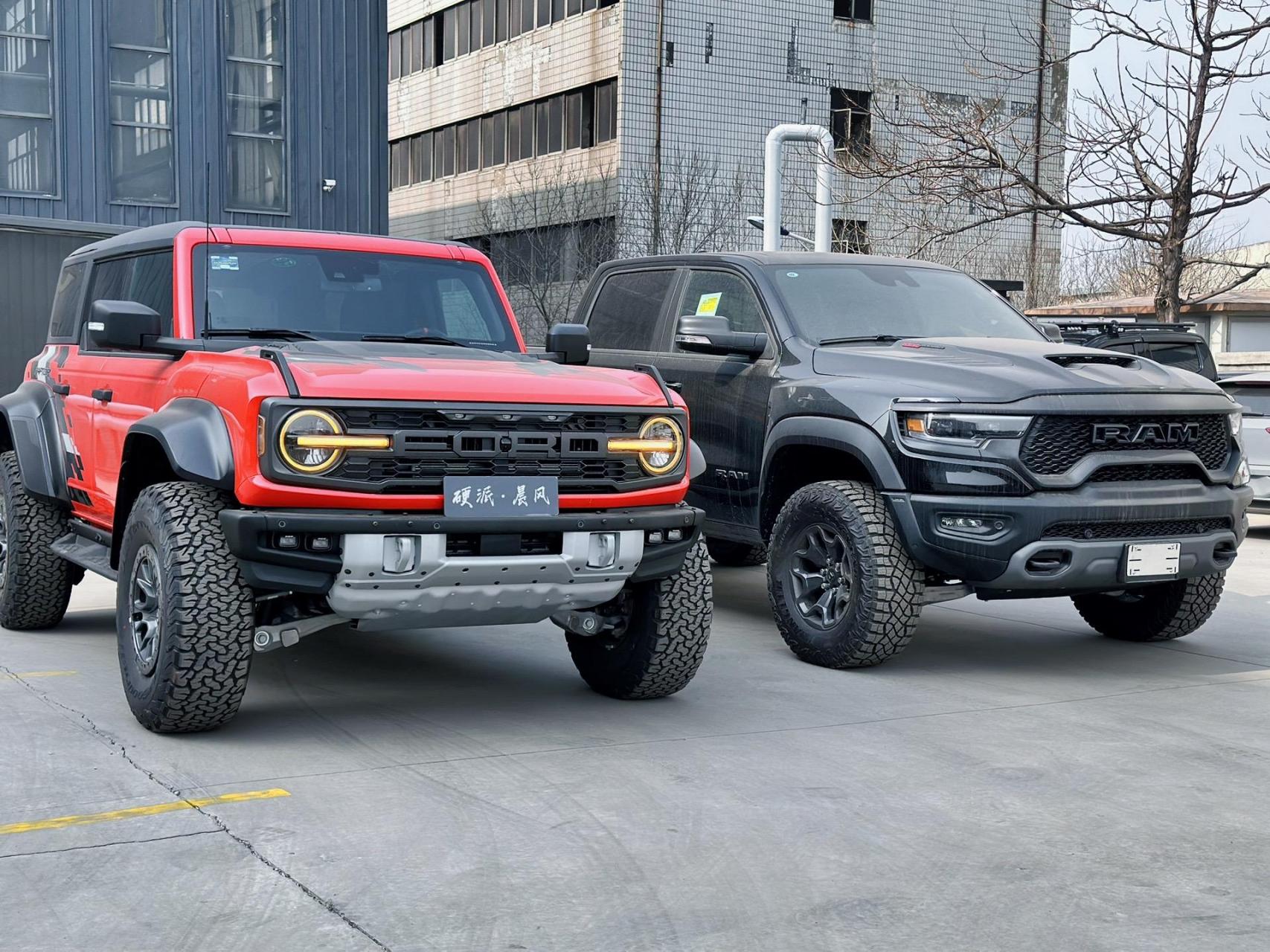 旗鼓相当了#硬派越野 #烈马猛禽版 #道奇霸王龙 #福特烈马#硬派晨风