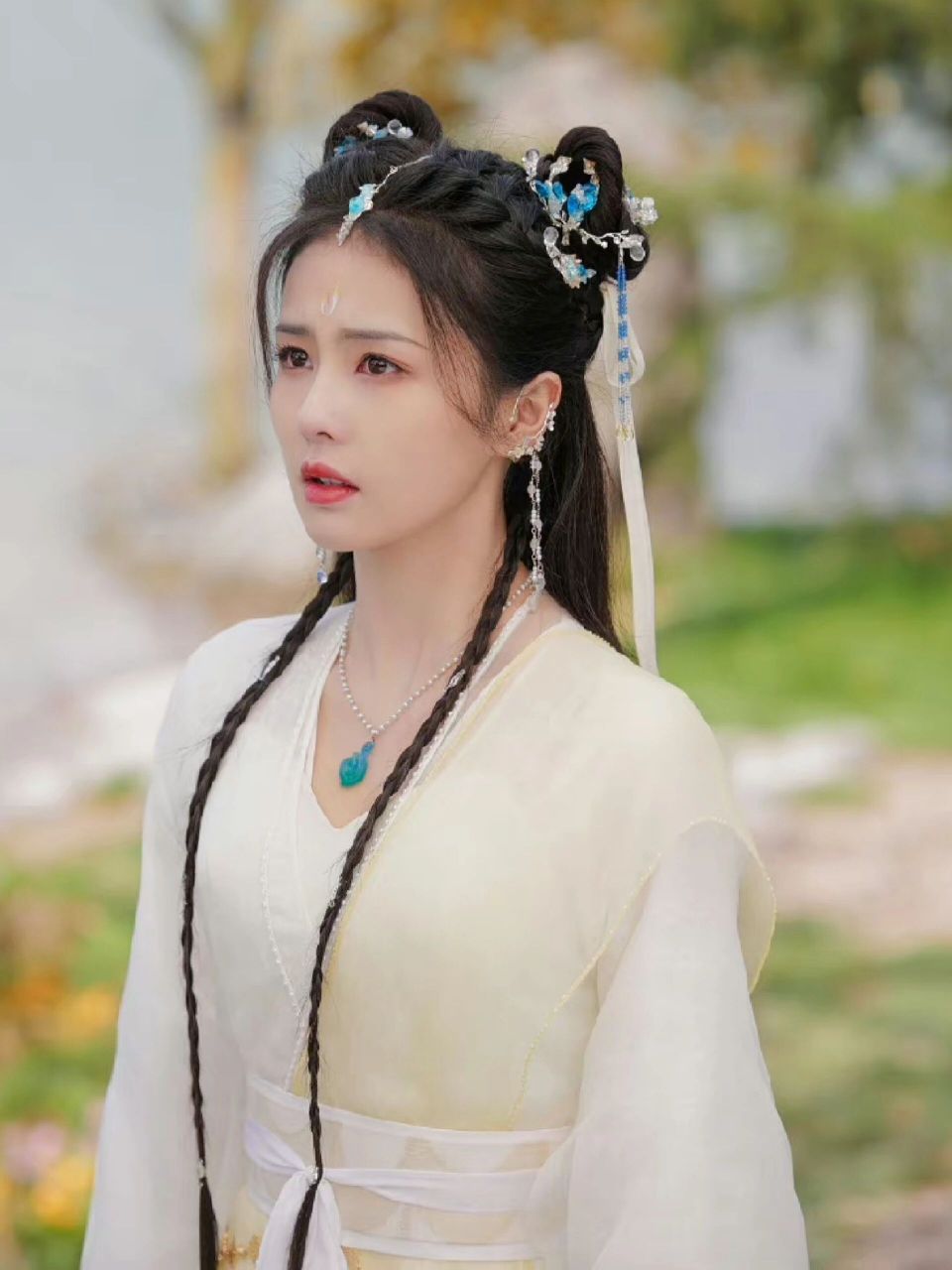 恭喜黎苏苏历劫成功～头像壁纸安排上啦 黎苏苏是一颗明朗的星星,她载