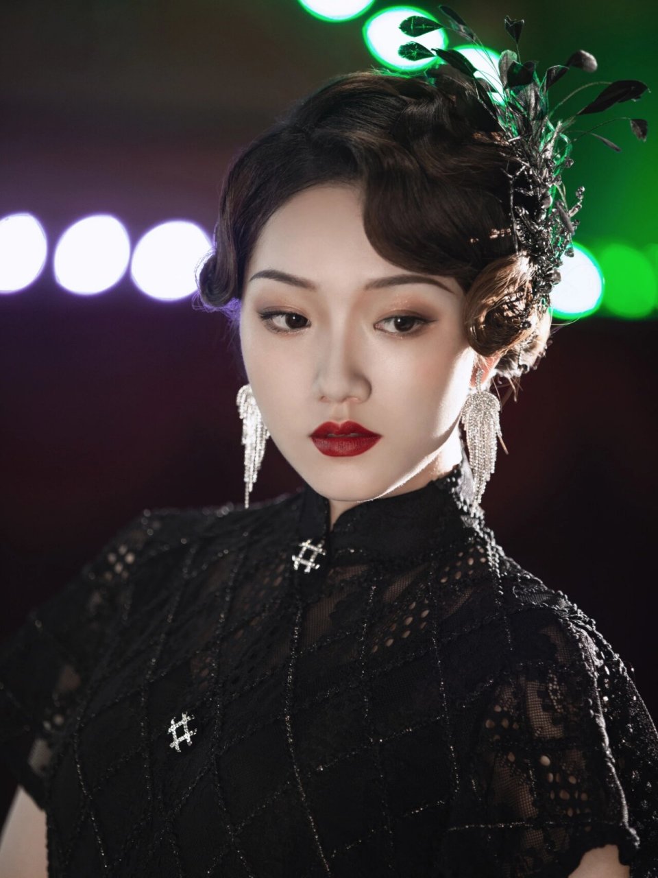 真的好吃这种神秘冷艳的美人长相 黑色镂空蕾丝两件套 最神秘的颜色