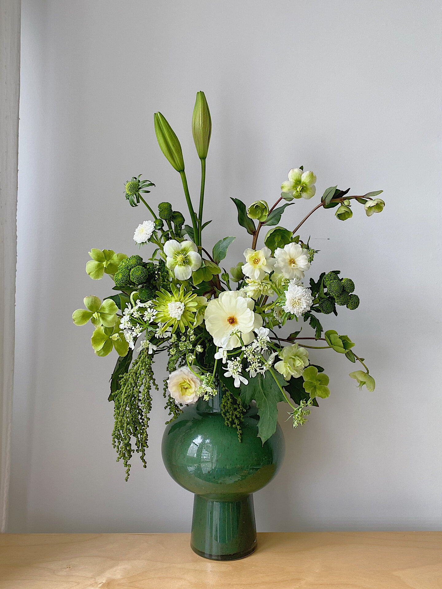 绿色的花瓶与绿色的花～～🌿