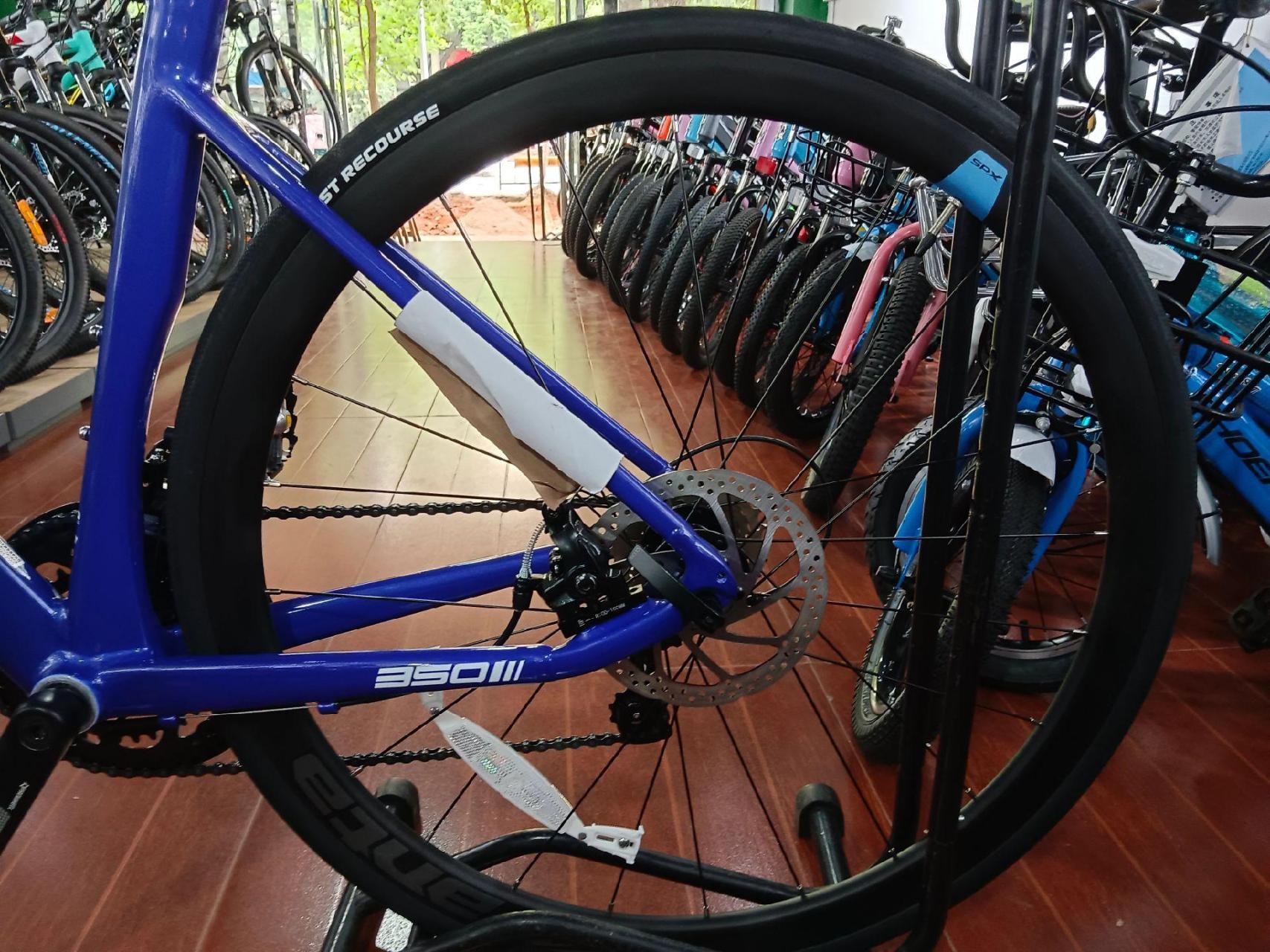 喜德盛rf350破风运动公路车.价格:3498元,净重:11.