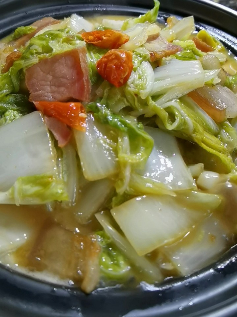自制腊肉炖白菜 每天都为烧什么菜而烦恼,今天用自己腌制的腊肉炖了颗