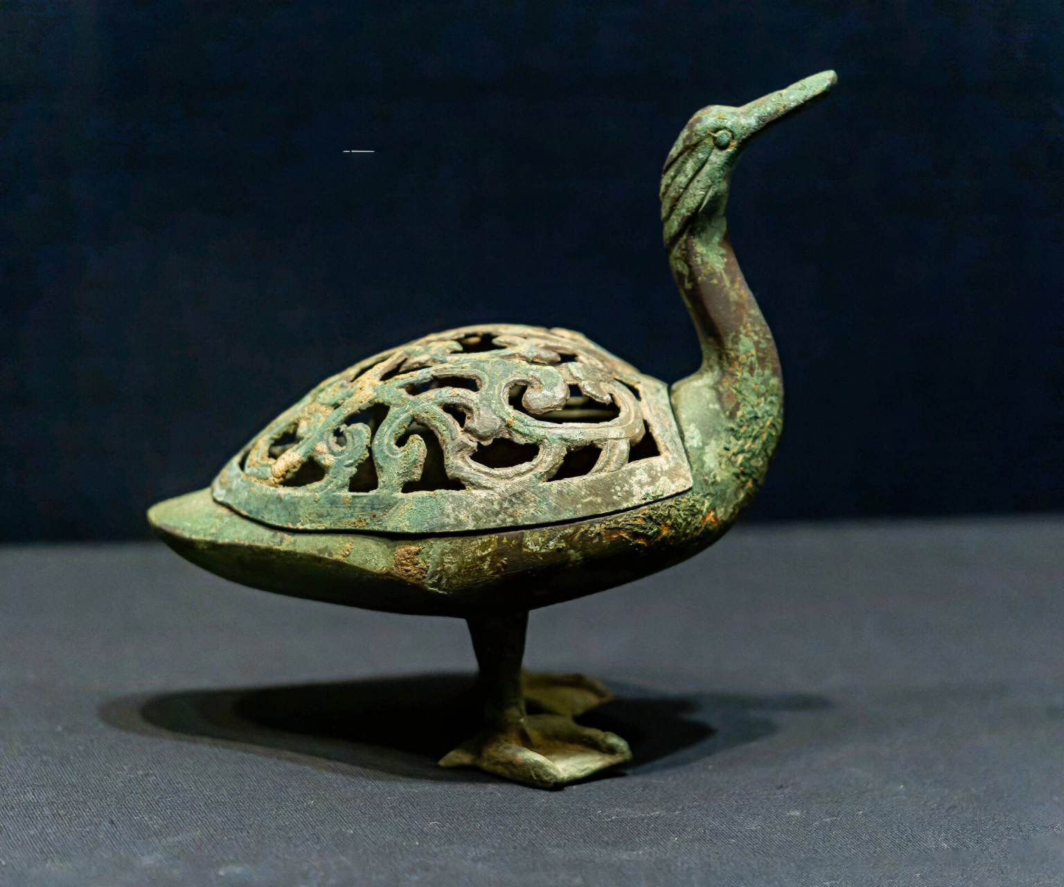 汉·鸭形青铜熏炉 汉·鸭形青铜熏炉 摄于:汉·鸭形青铜熏炉 呼和浩特