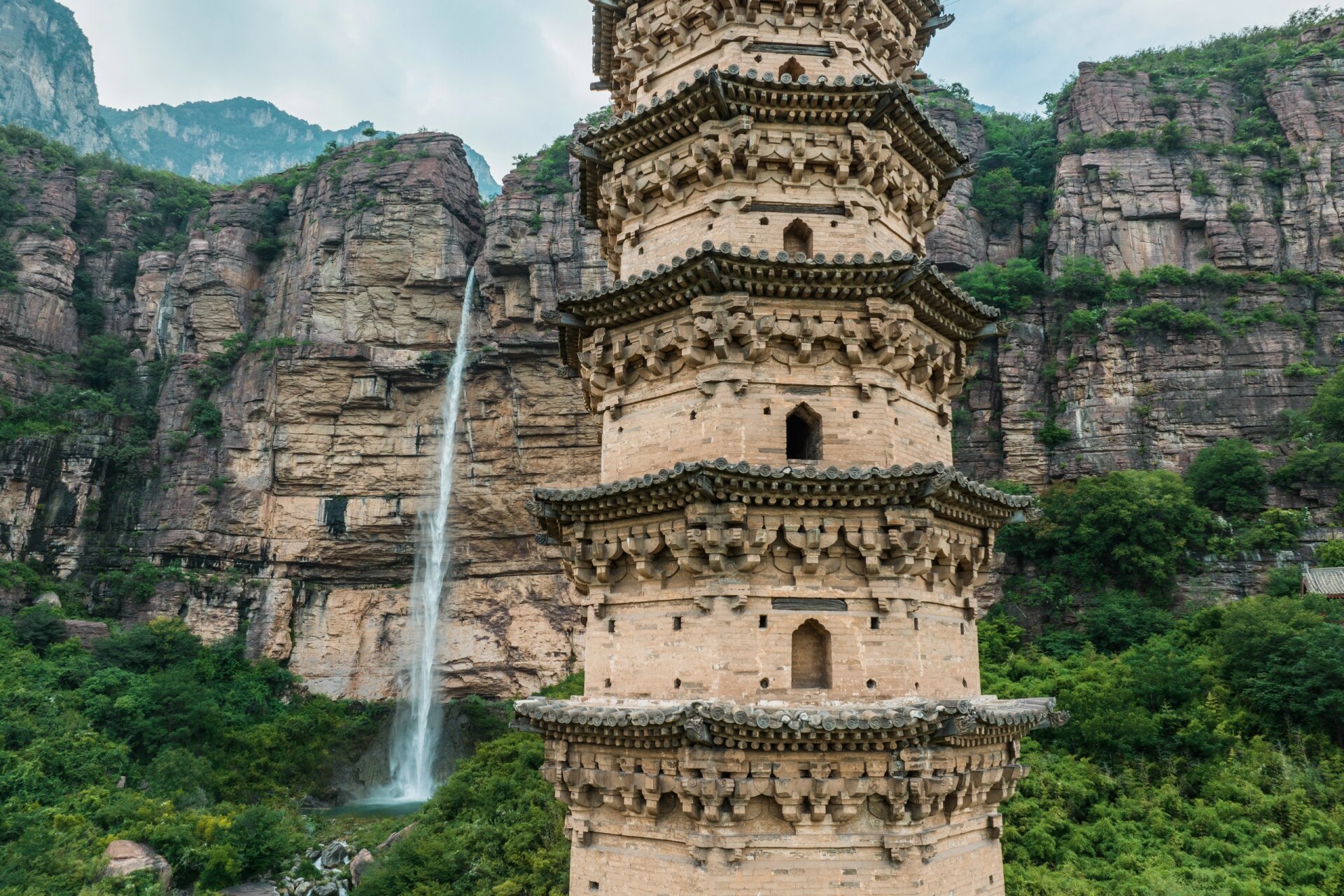 百家岩寺塔  	 第六批全国重点文物保护单位 位于河南省焦作市修武县