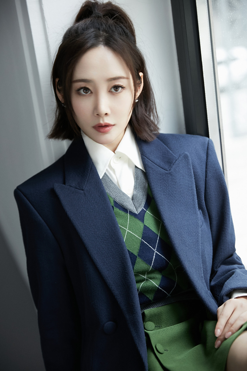 李纯,毛衣西装,又酷又美