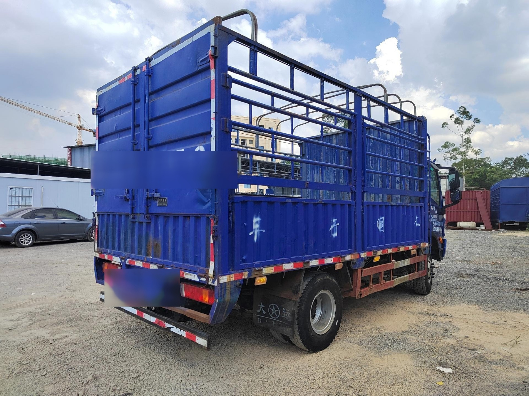 大运祥龙4米2高栏车德威170马力,法士特8档,825轮胎,8吨后桥,2.