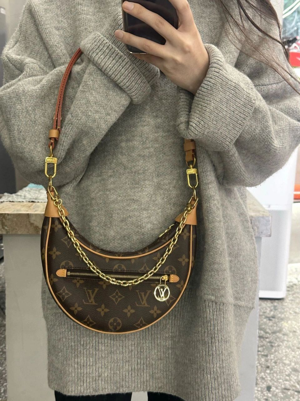 lv月亮包 试背lvloop月亮包豌豆包上身效果 lvloop豌豆包月亮包芯片款