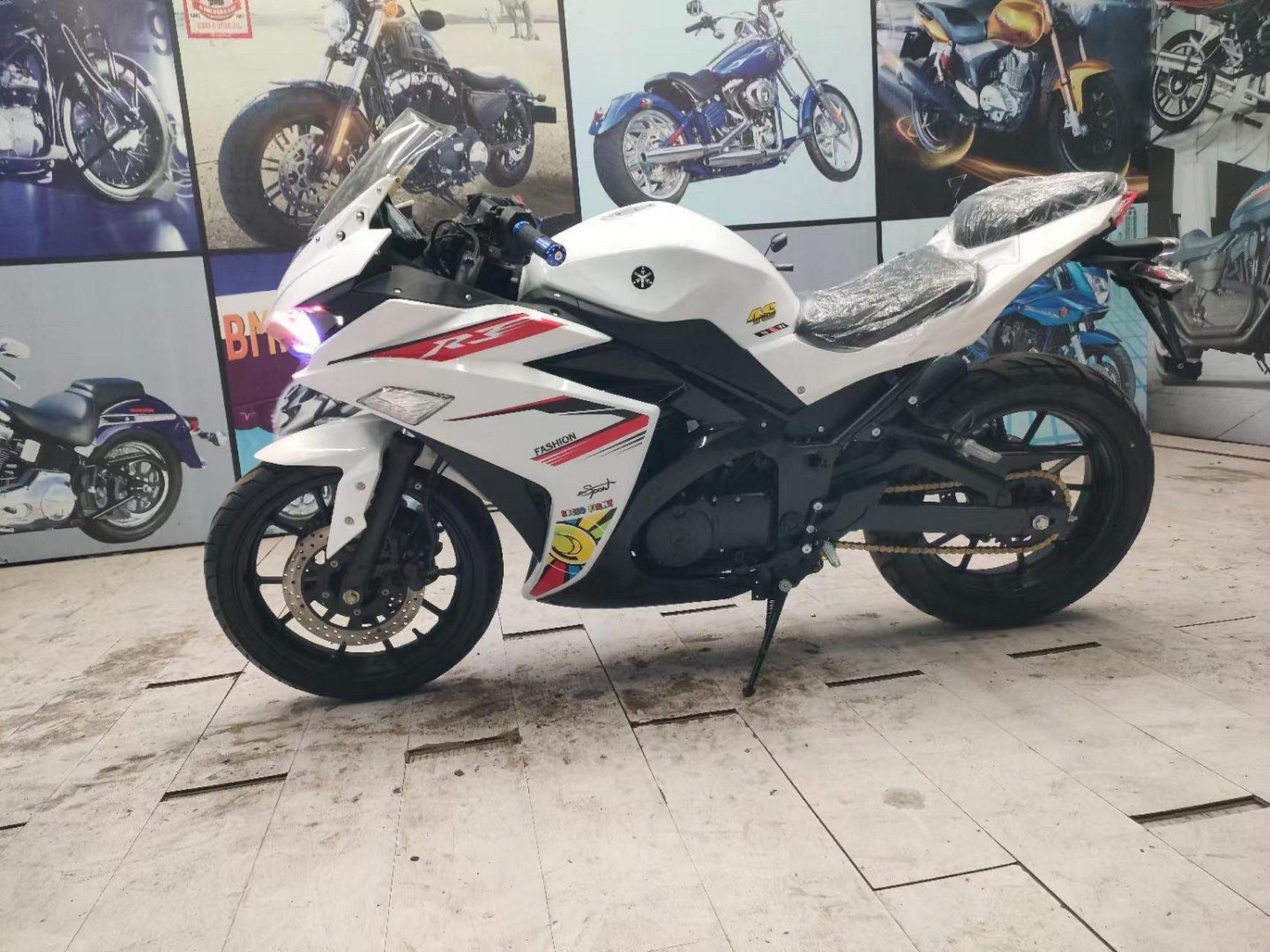 极品雅马哈款r35,液晶表六速双缸350m4排气,双恶魔眼,最高配置几乎