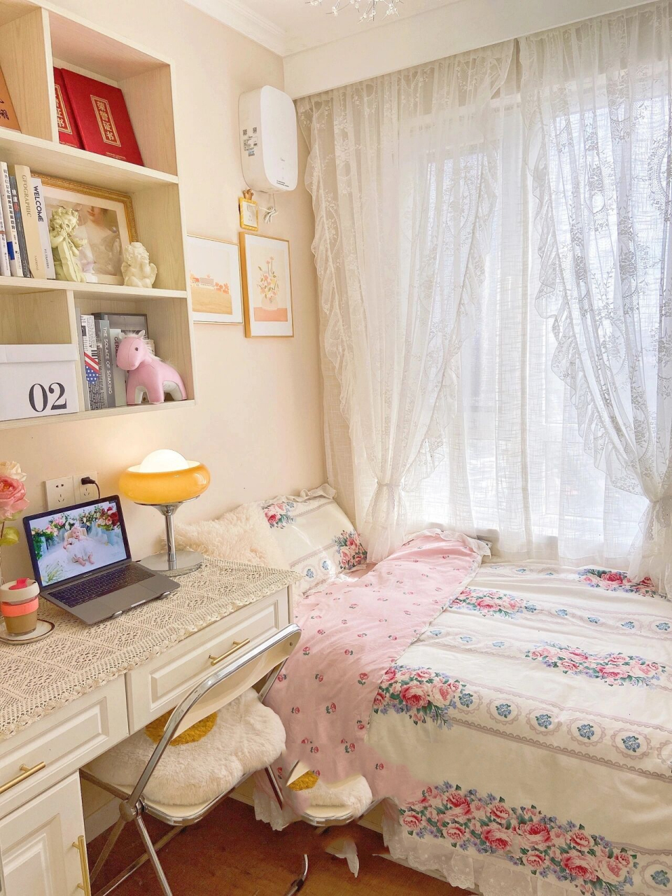 8㎡少女心书房兼卧室|舍弃衣帽间拥有的99 哈喽,大家好呀!
