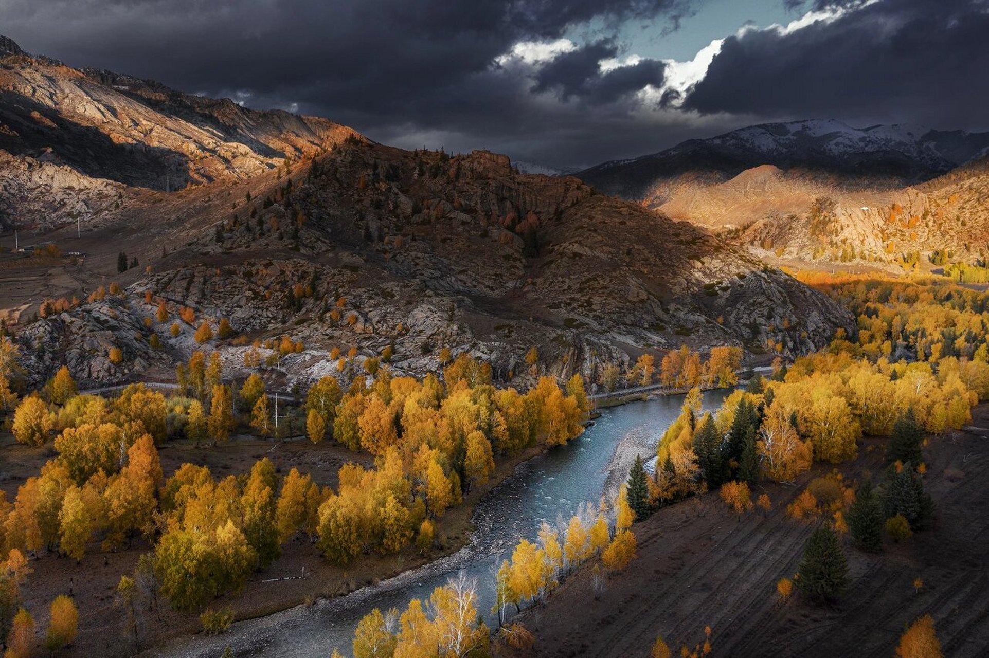 十月金秋|新疆可可托海的遇见 慢慢走,沿途有风景,背后有阳光; 旅途中