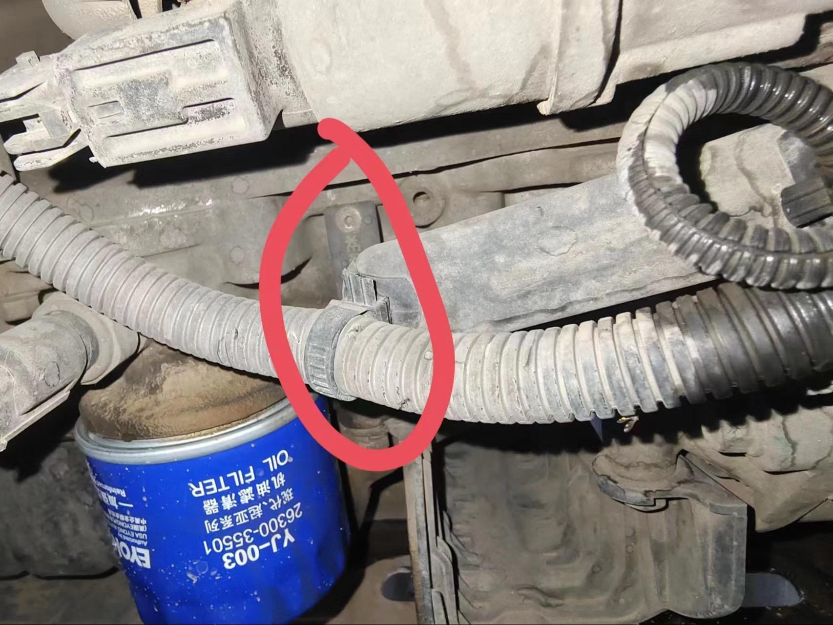 现代ix35 g4na发动机号钢印号位置 发动机正下方机油滤芯旁