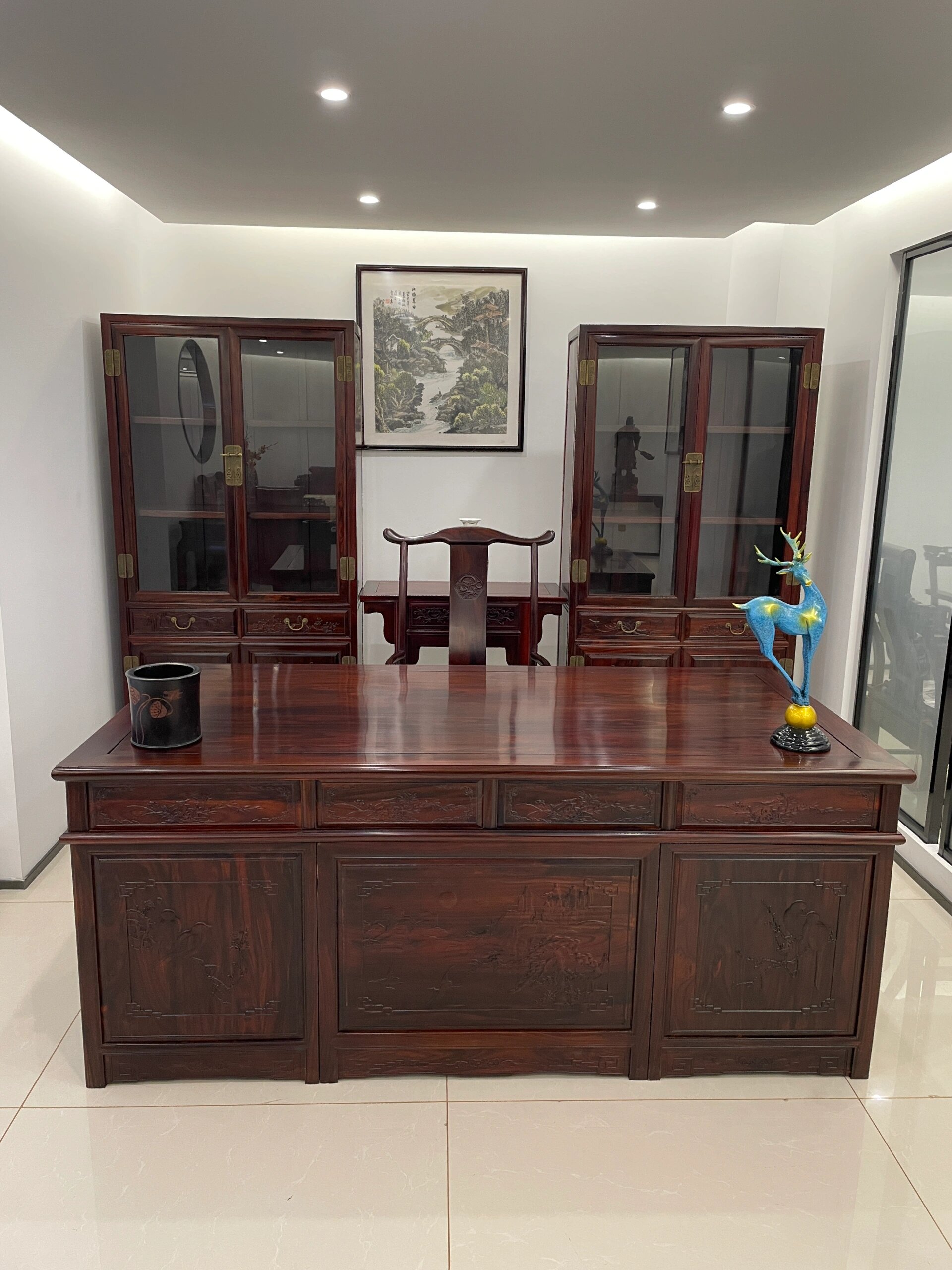 老板的办公室搭配,红木办公桌组合,办公桌不仅是办公家具,更是老板