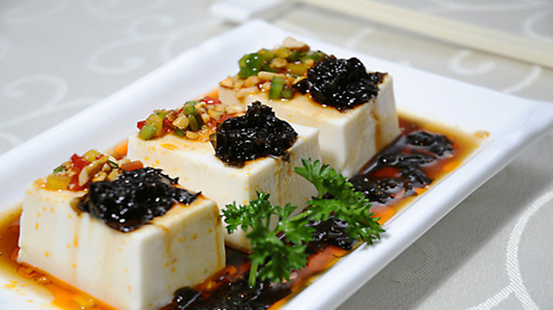 安徽省特产 - 八公山豆腐 八公山豆腐起源于安徽的淮南地区,豆腐中