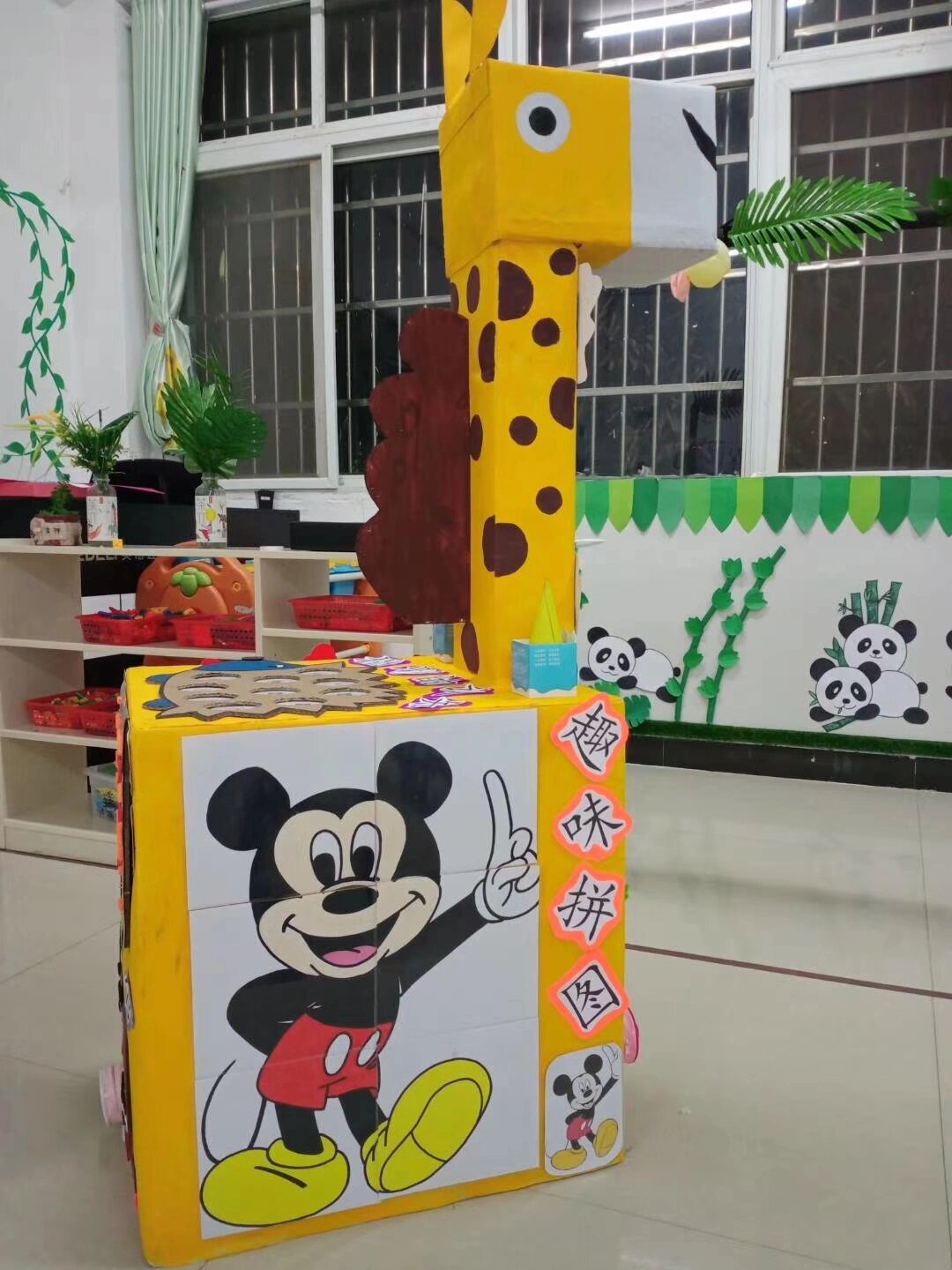 《疯狂的长颈鹿》废旧纸箱.@雅雅子talks的动态