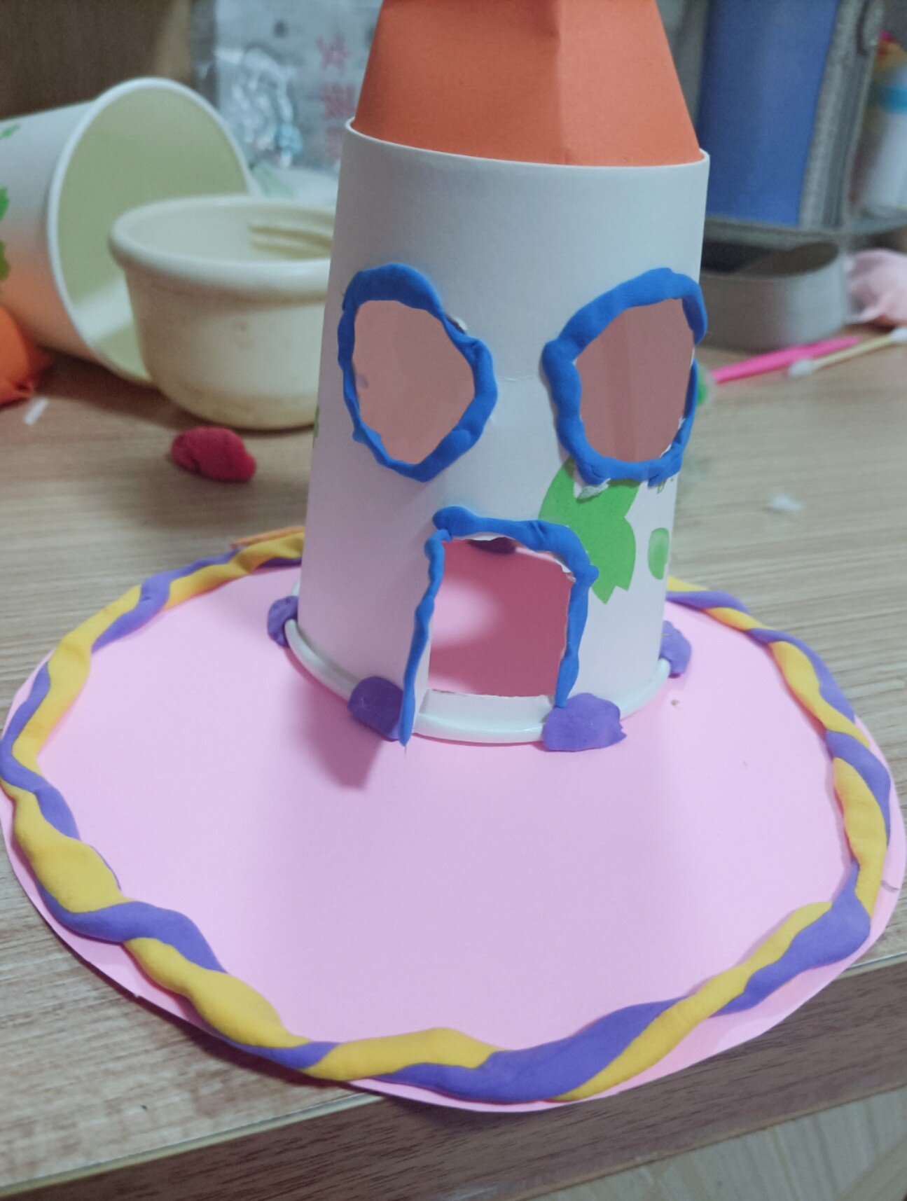 用彩泥和纸杯做的城堡手工