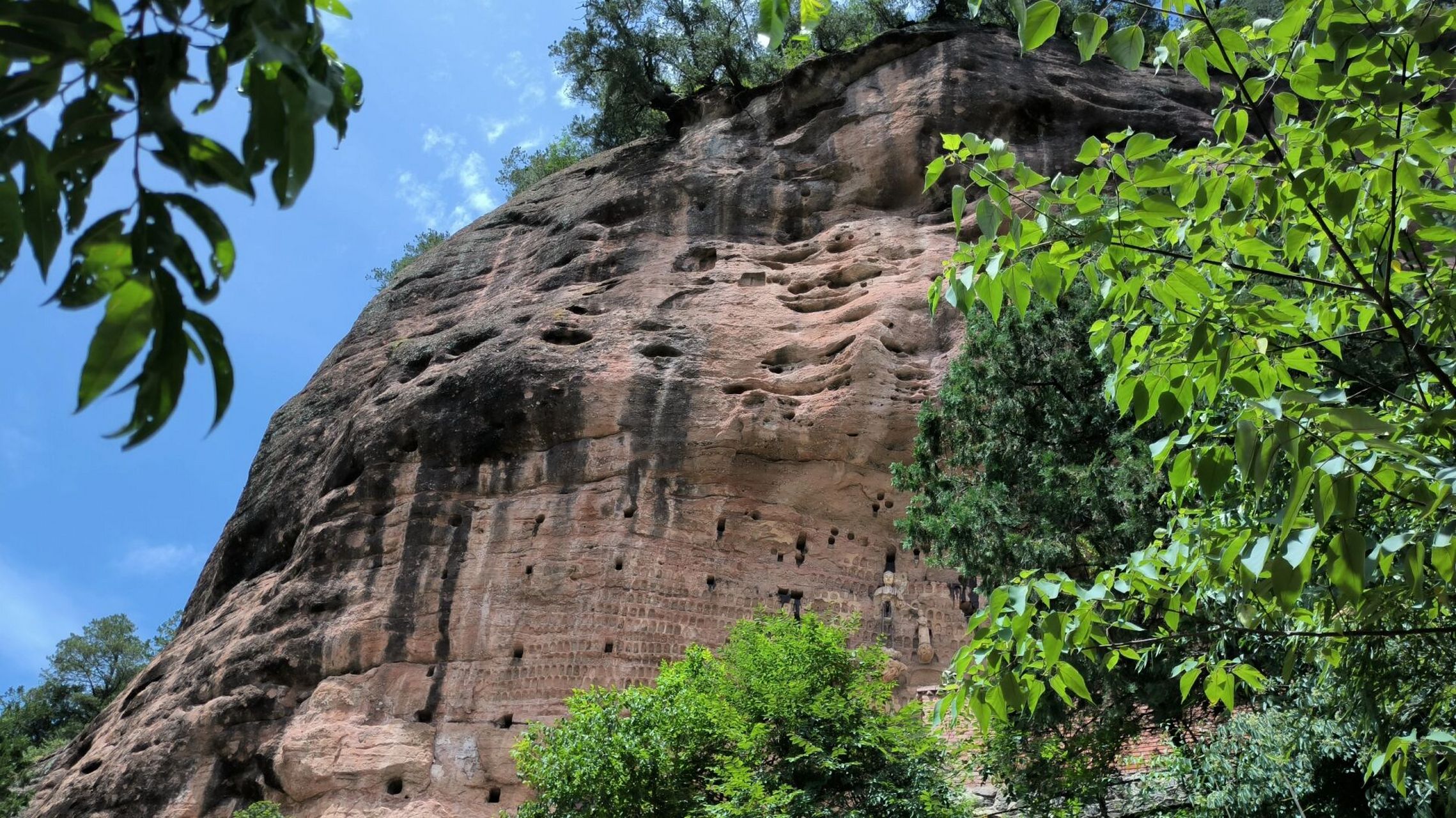 麦积山风景名胜区→仙人崖 早上逛完麦积山石窟,下午转场仙人崖72