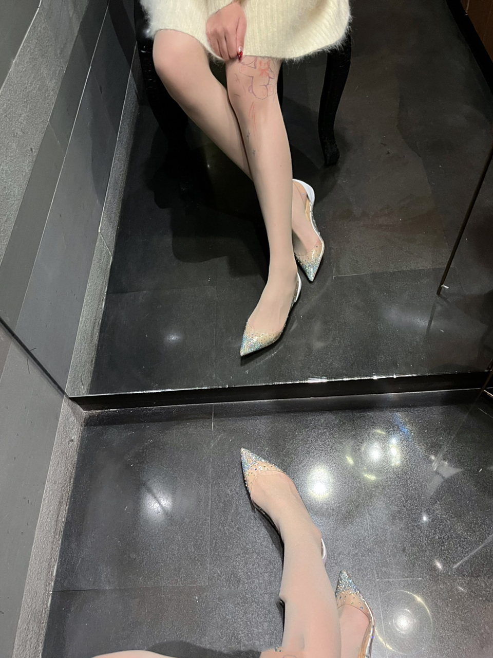 cl平底水晶鞋太美了 最近比起高跟鞋更喜欢平底鞋!