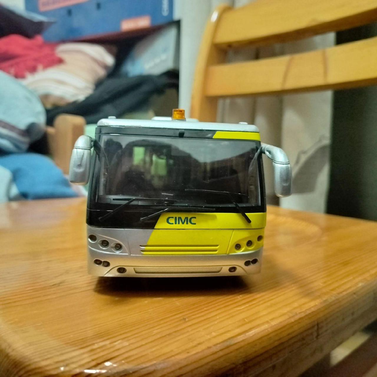 香港机场双头摆渡车模型,cimc中集空港,1:32巨大比例,巨大的特种客车