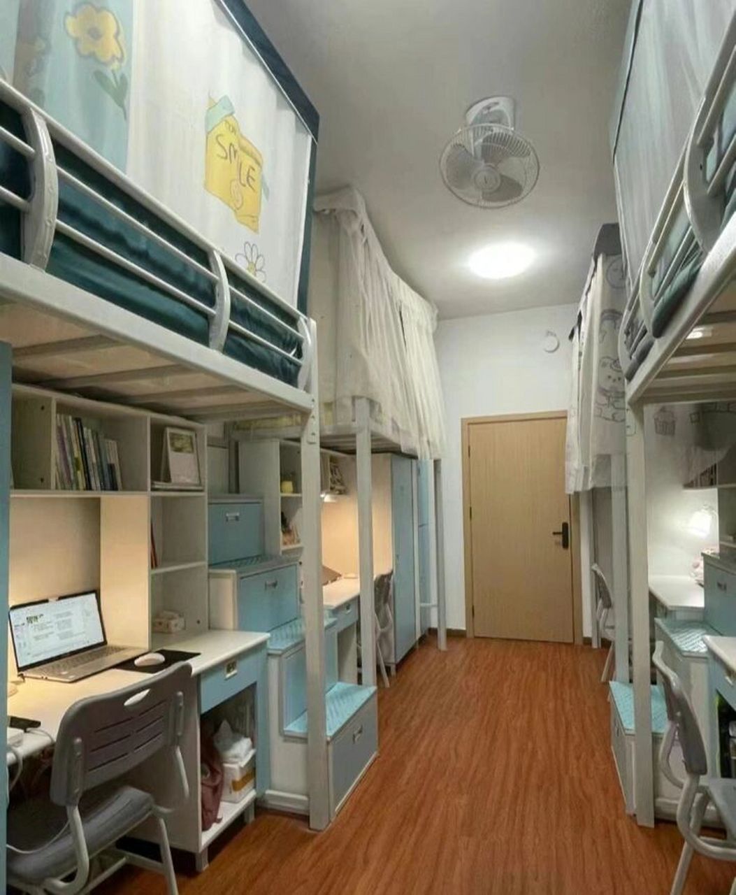 重庆人文科技学院 来啦来啦!