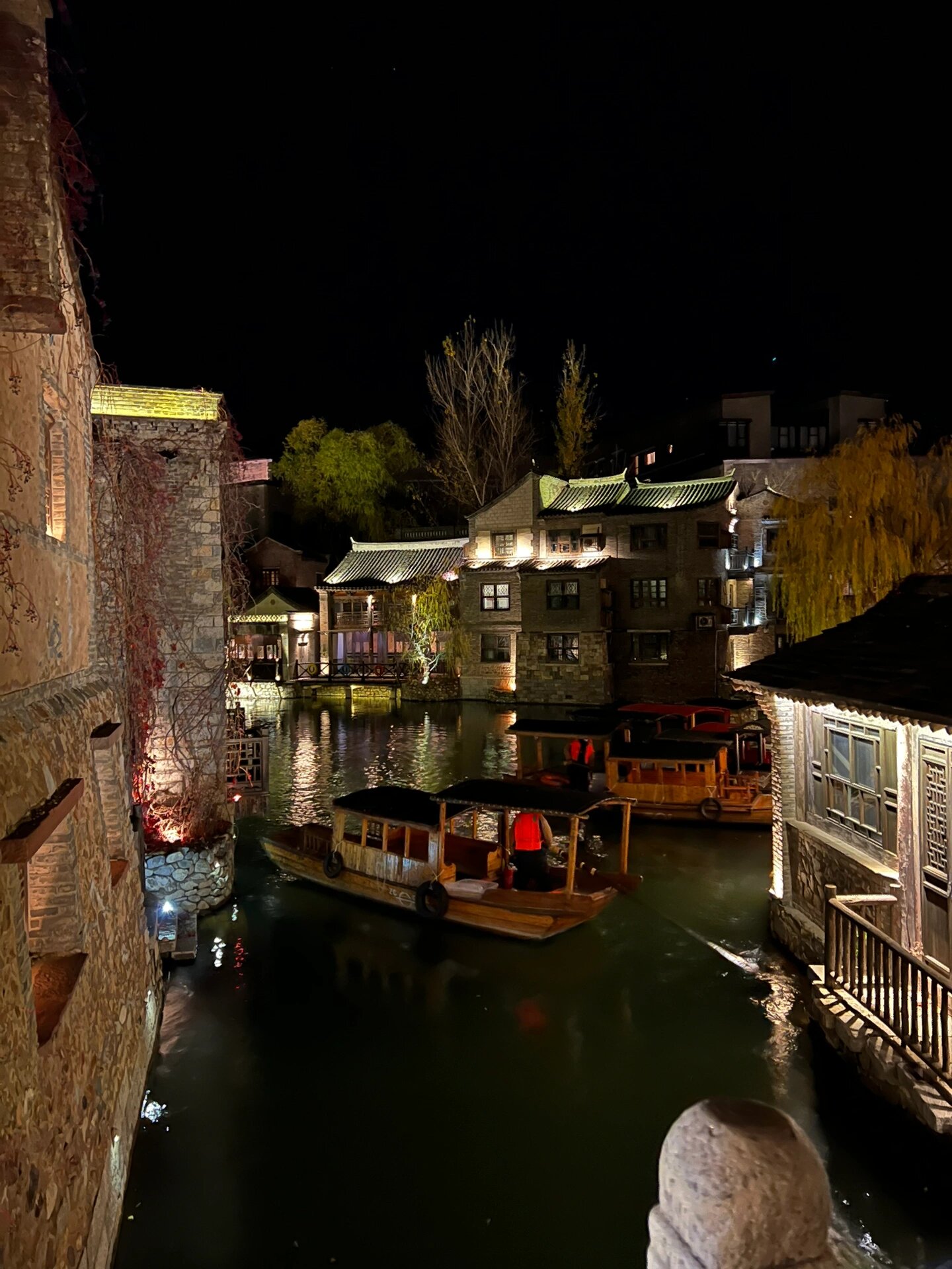 北京 古北水镇 夜晚的长城太美了90 夜晚的长城和万家灯火.