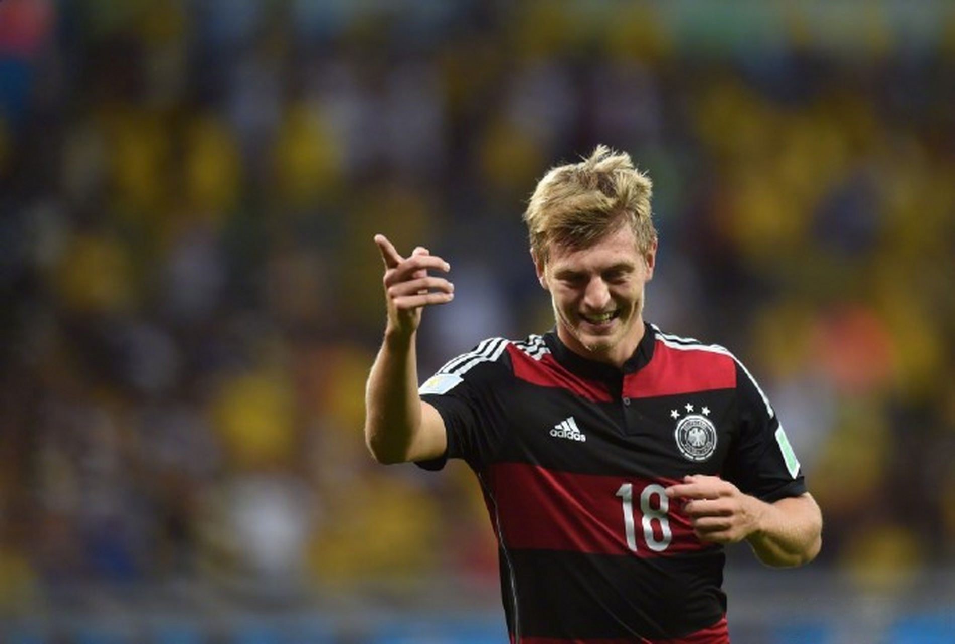 克罗斯考虑重返德国队#   据外媒消息,33岁的克罗斯正在认真考虑重返