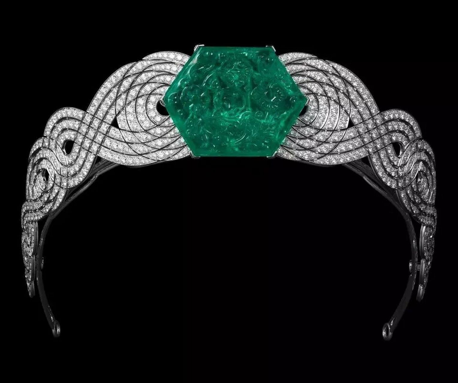 四月香港故宫举行"卡地亚与女性"展,展示大量珍贵珠宝,其中一部分