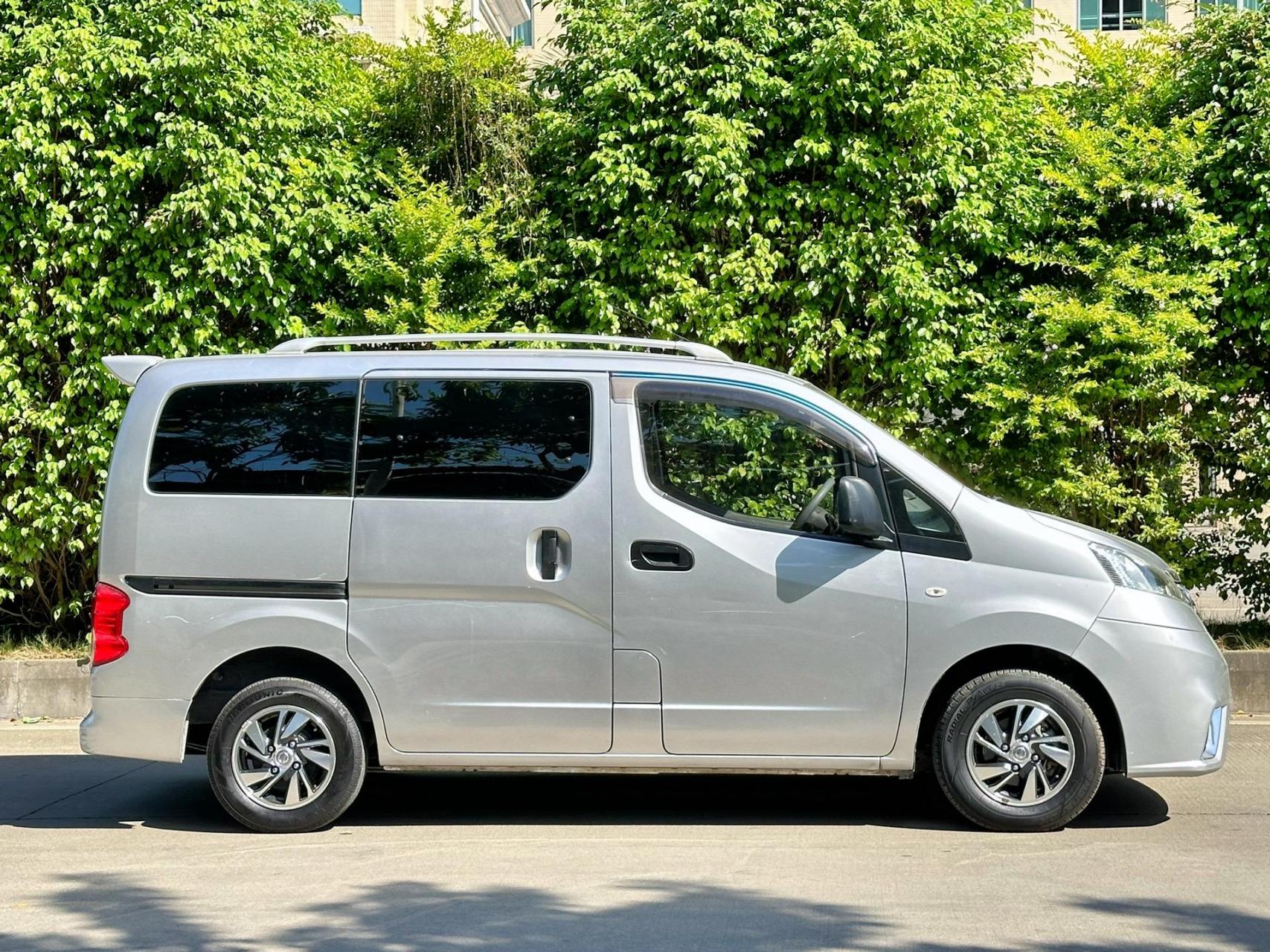 尼桑面包车 nv200图片