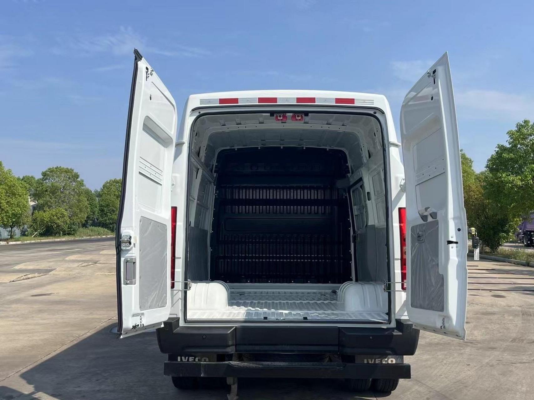 依维柯得意v35面包型易燃气体厢式运输车 整车外廓尺寸(长×宽×高)