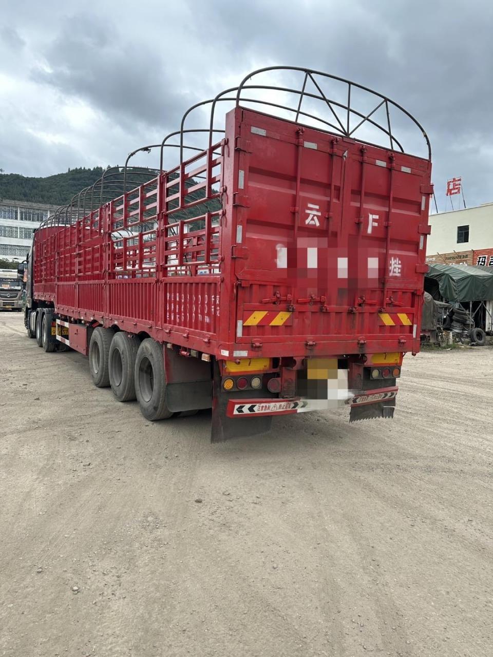 出售东风天龙旗舰560车头 ,东沃14挡,带液力缓速器(玉溪户)2年零11个