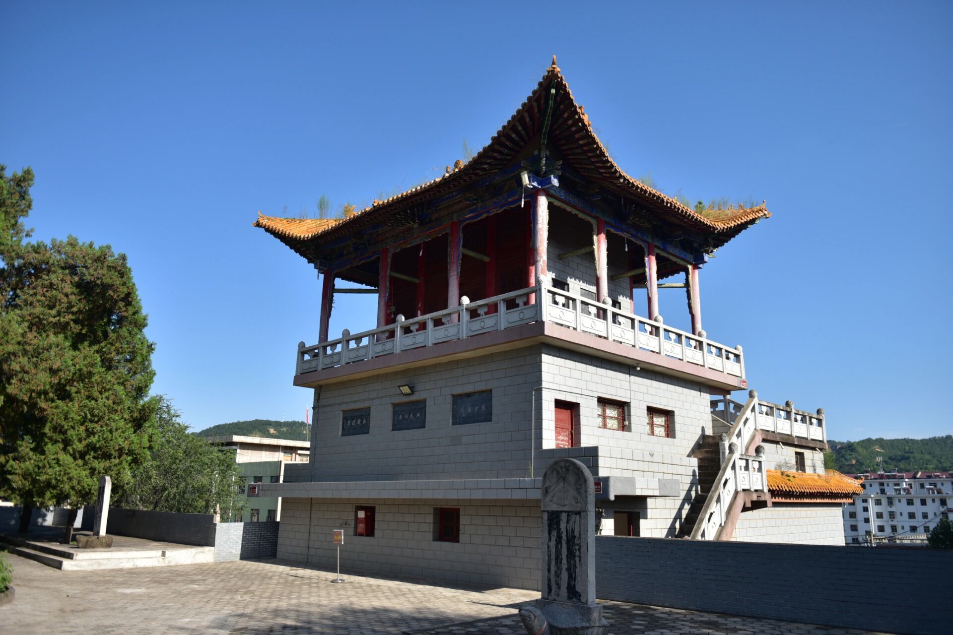 灵台县城古灵台遗址    灵台县城内的古灵台被称为古神州祭天第一台