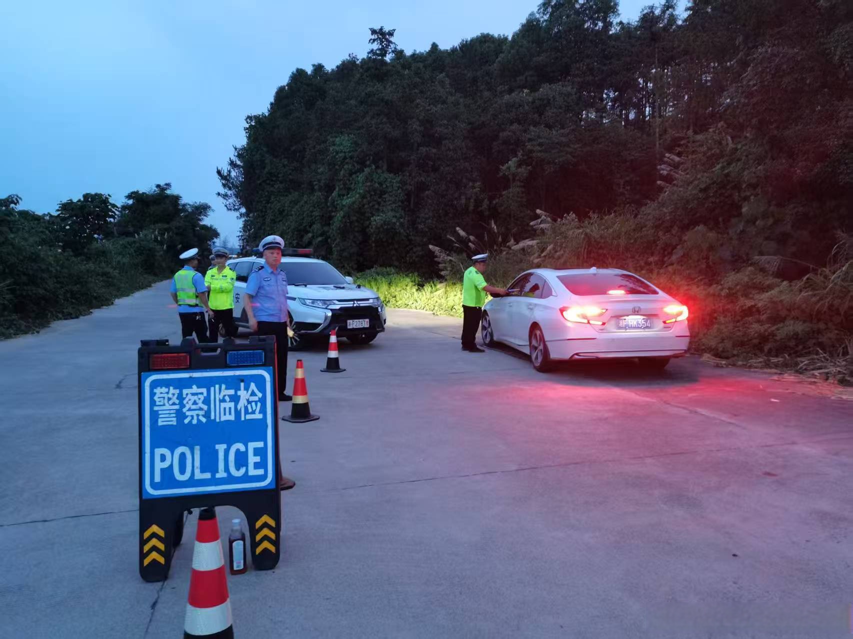 行动中,大队科学部署警力,针对酒后驾驶