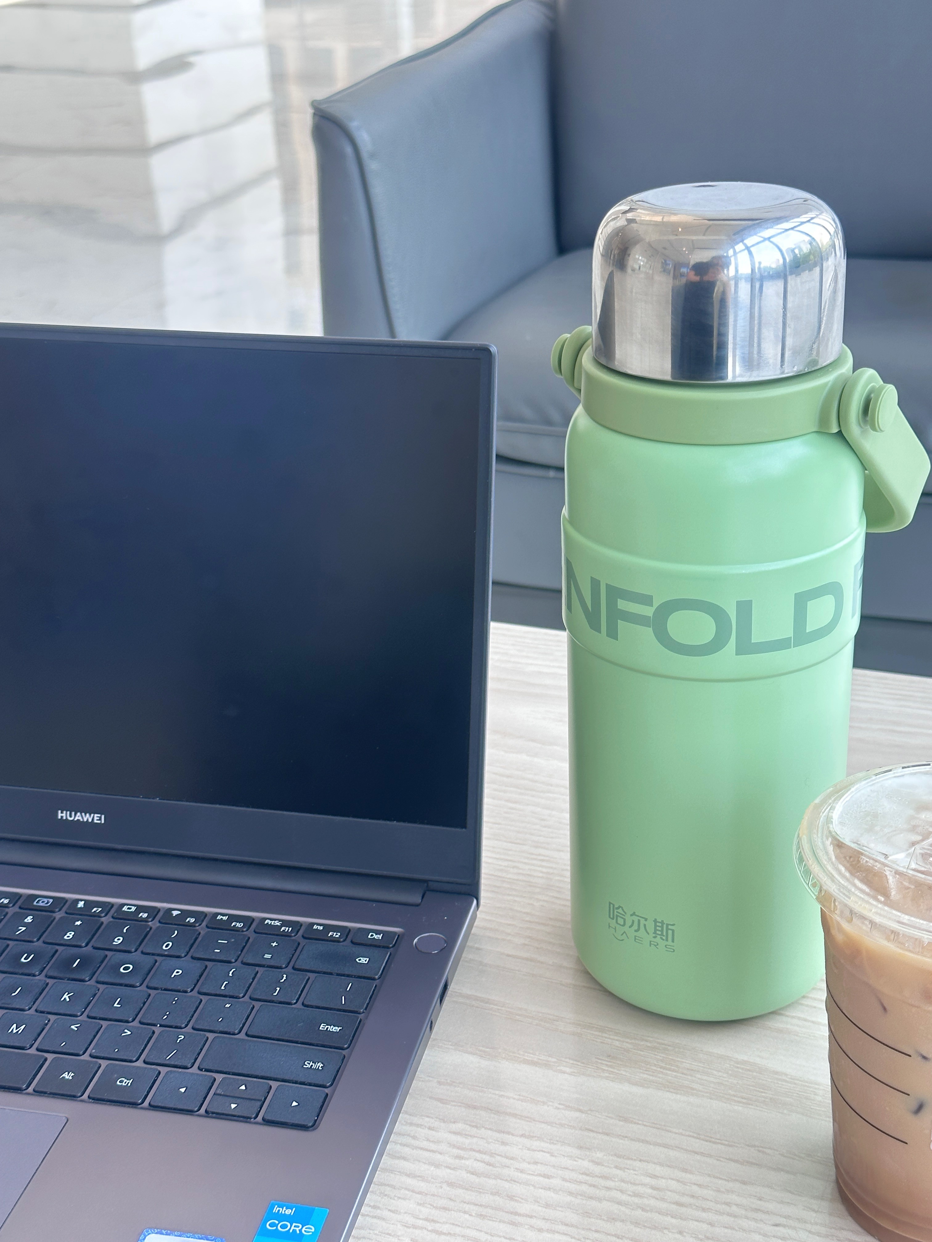 所以我一直想找个大容量的保温杯,能让我随时喝到凉爽的水,一拿到手我