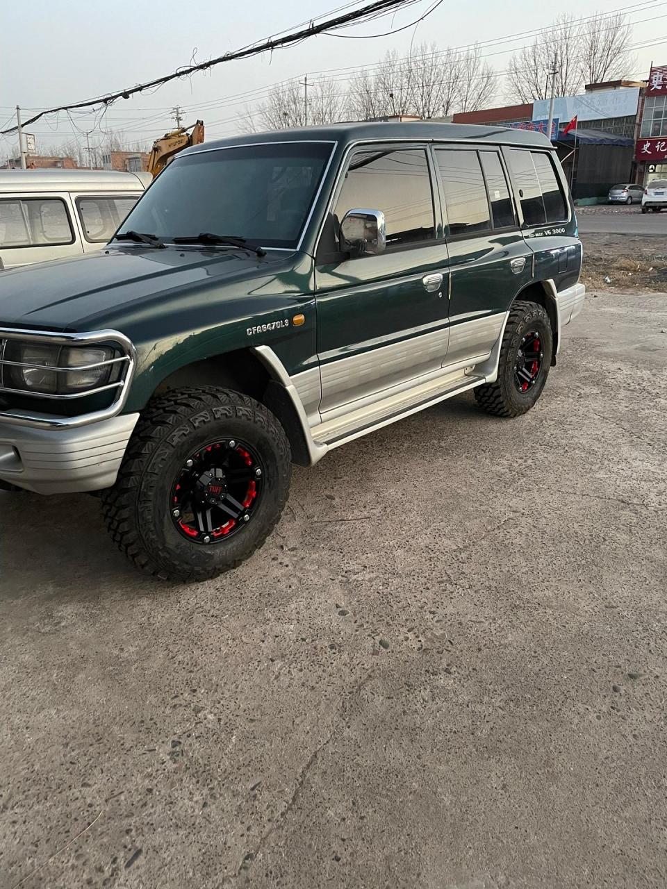 猎豹黑金刚选配16寸负值轮毂,搭配265-75-16mt全地形轮胎!