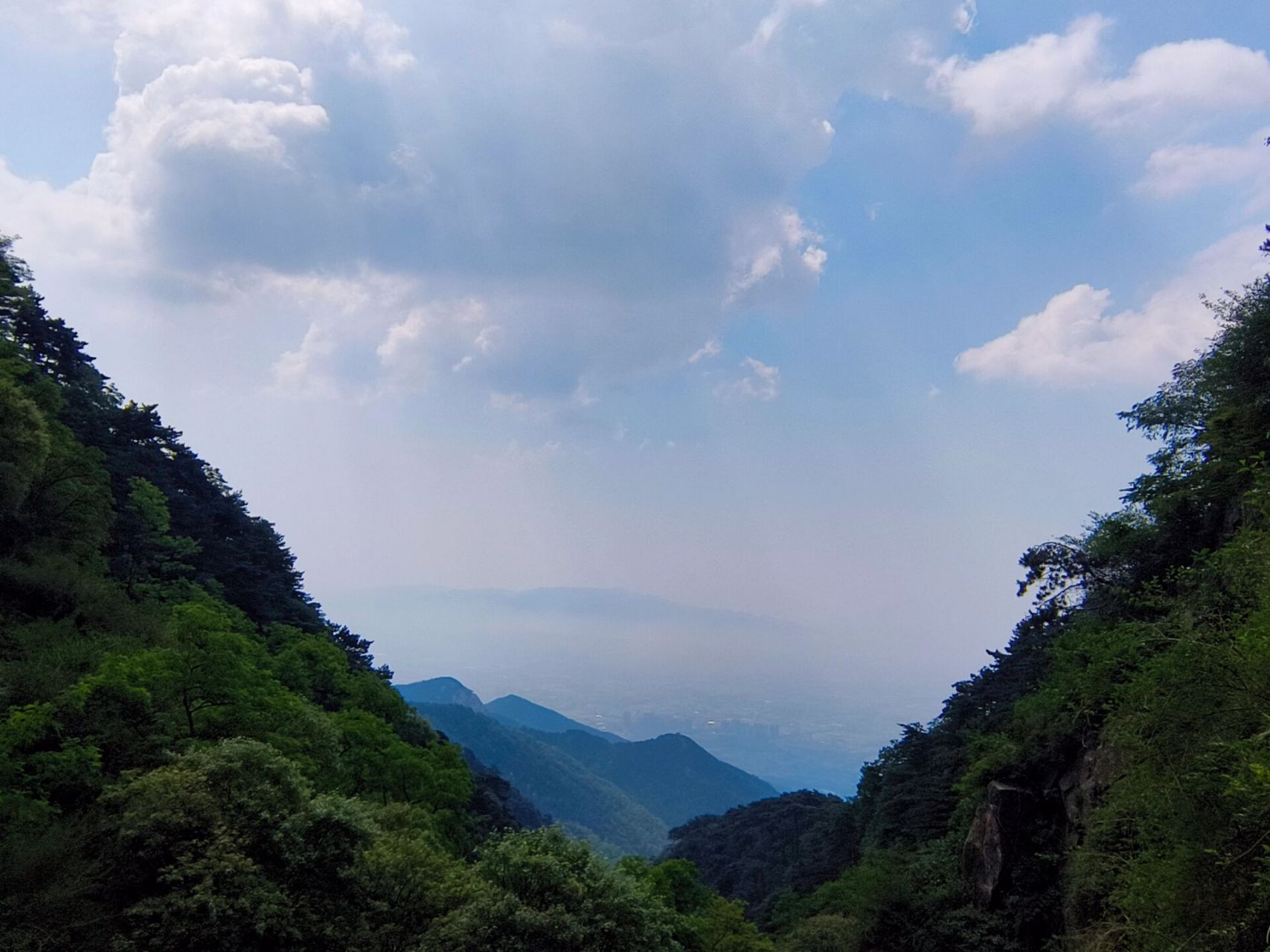 6月12日深圳出发泰山,火车22小时,我那个车厢有一个旅行团,全都是