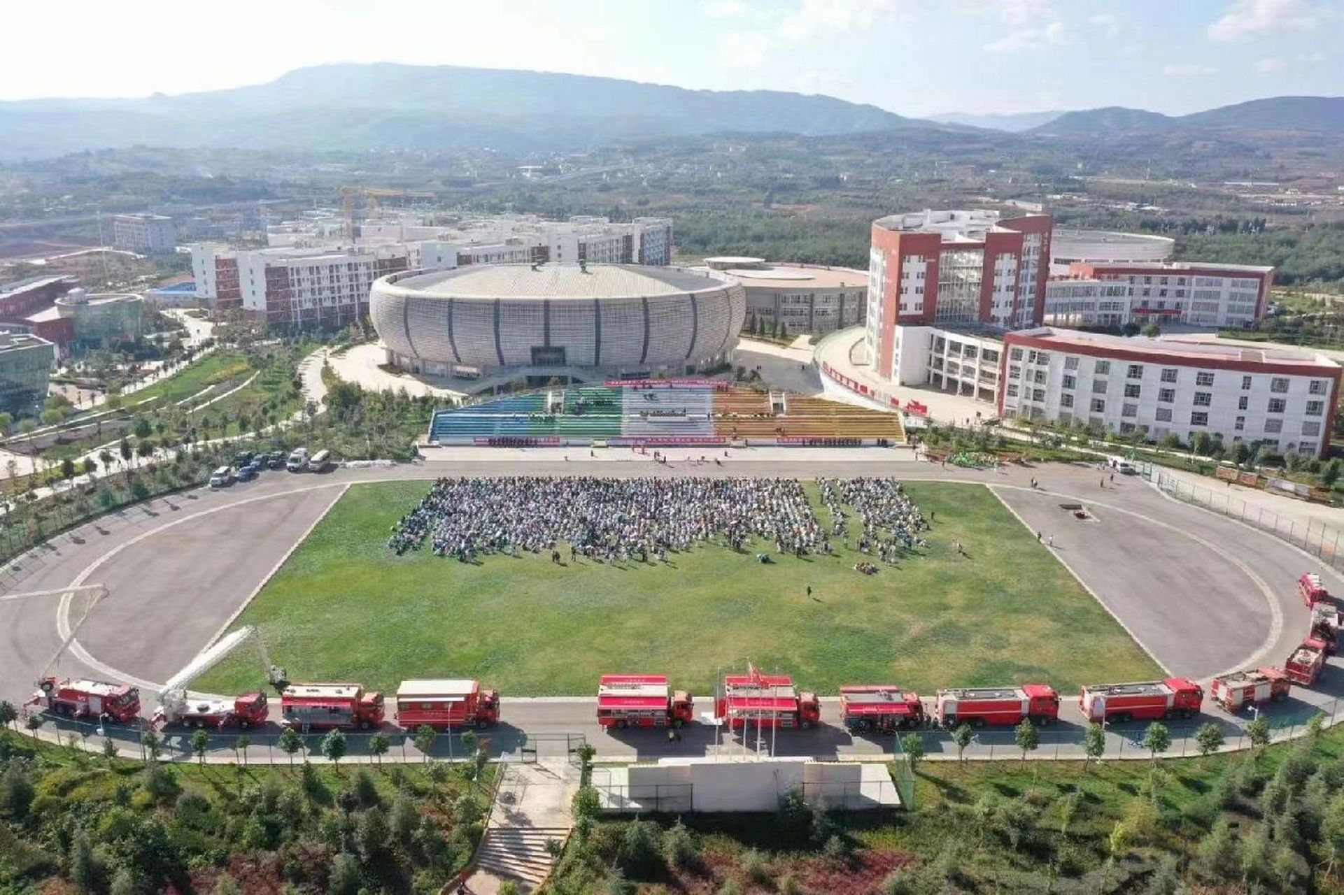 昆明幼儿师范高等专科学校 学校风景和宿舍,图书馆都很好
