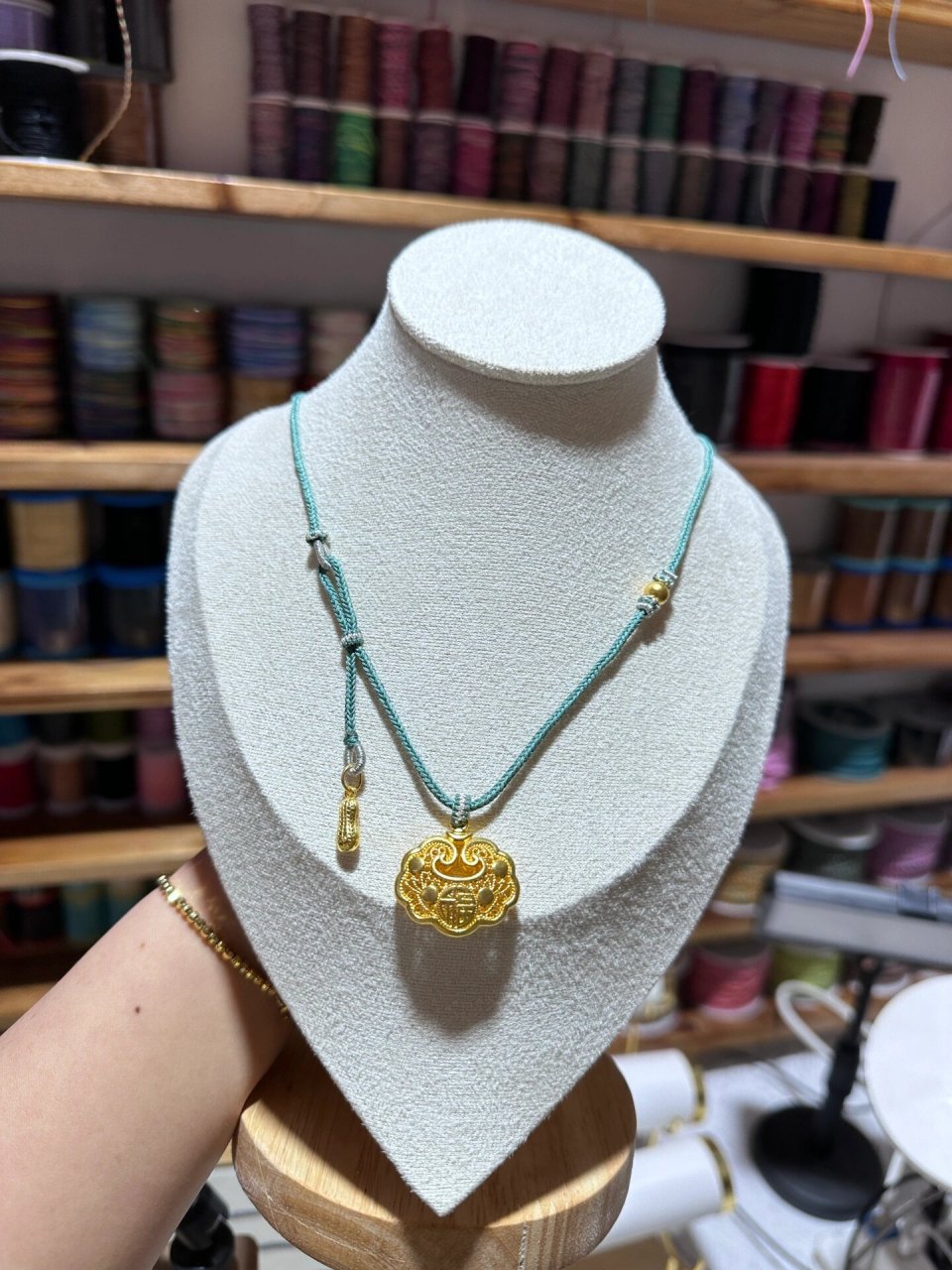 小金锁这样编真的很绝很显白呀~项链编绳 小金锁编绳项链 手工项链绳