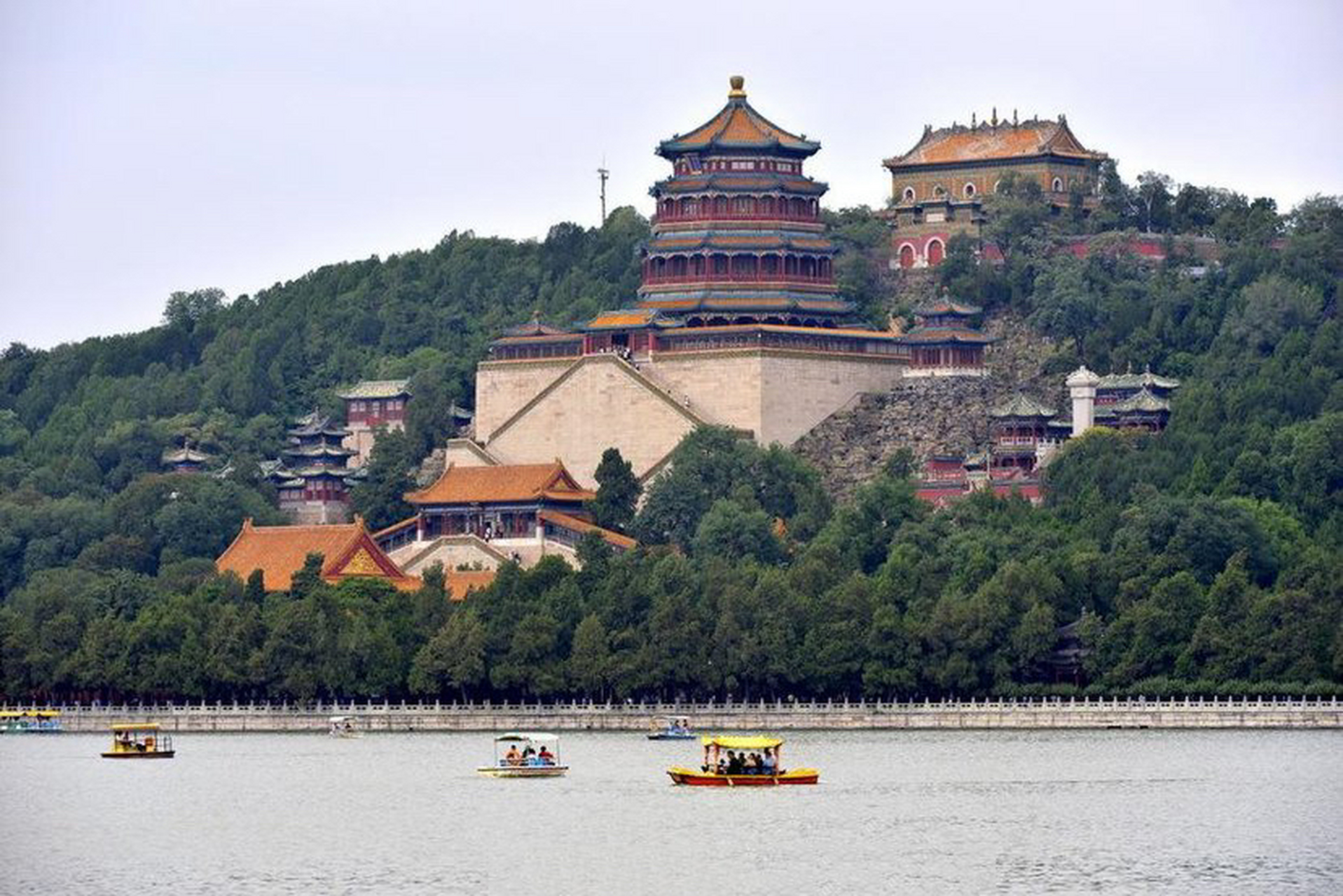 因为空出大半天时间,想问问,颐和园和圆明园,哪个更值得去?