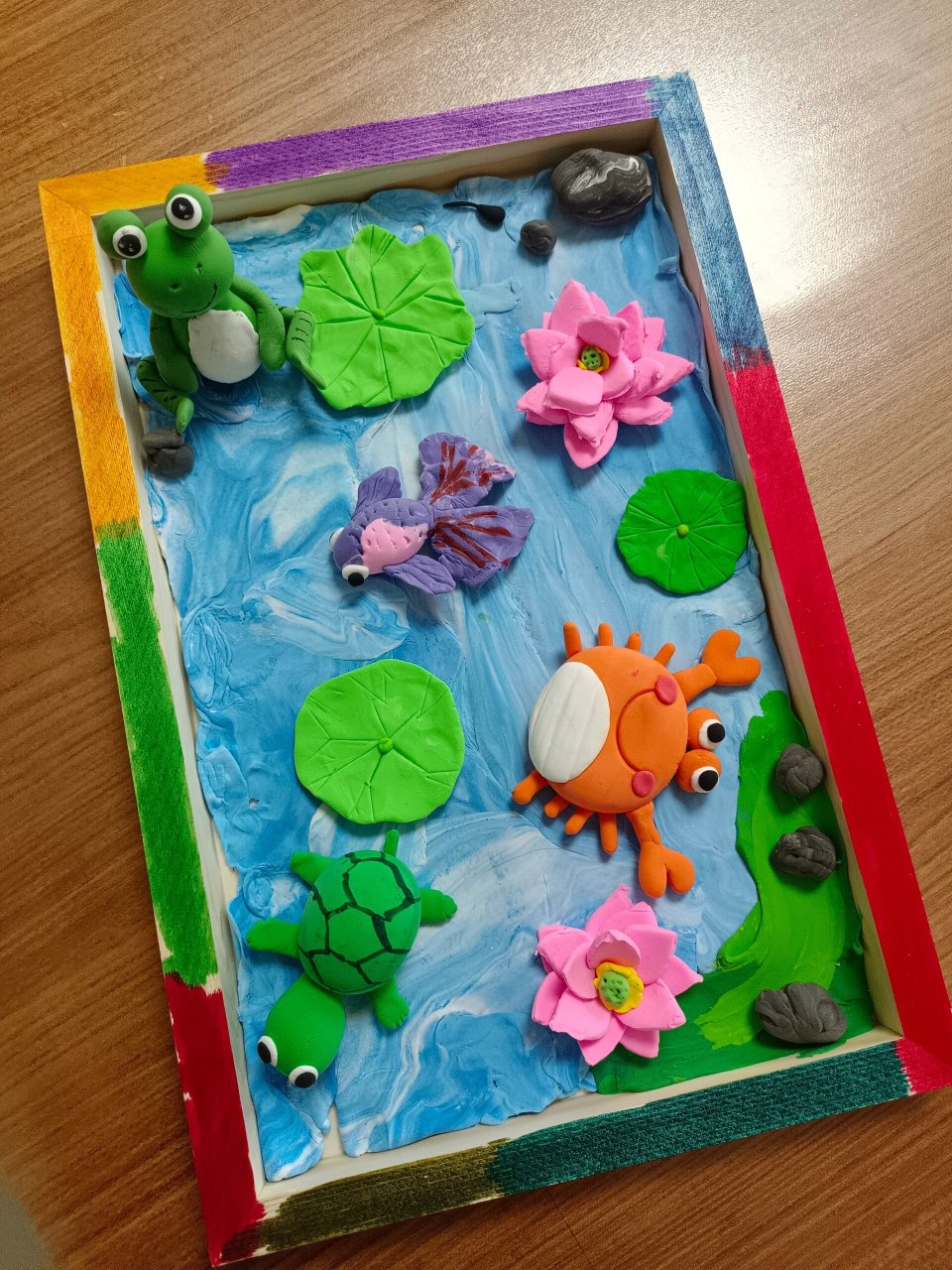 小朋友用粘土做的绘本故事"小蝌蚪找妈妈"