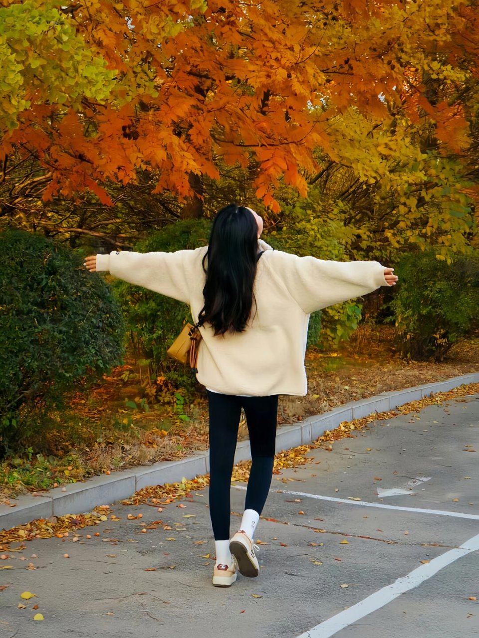 太有氛围感啦#图文# #氛围感# #拍照姿势# #拍出氛围感# #背影# #来