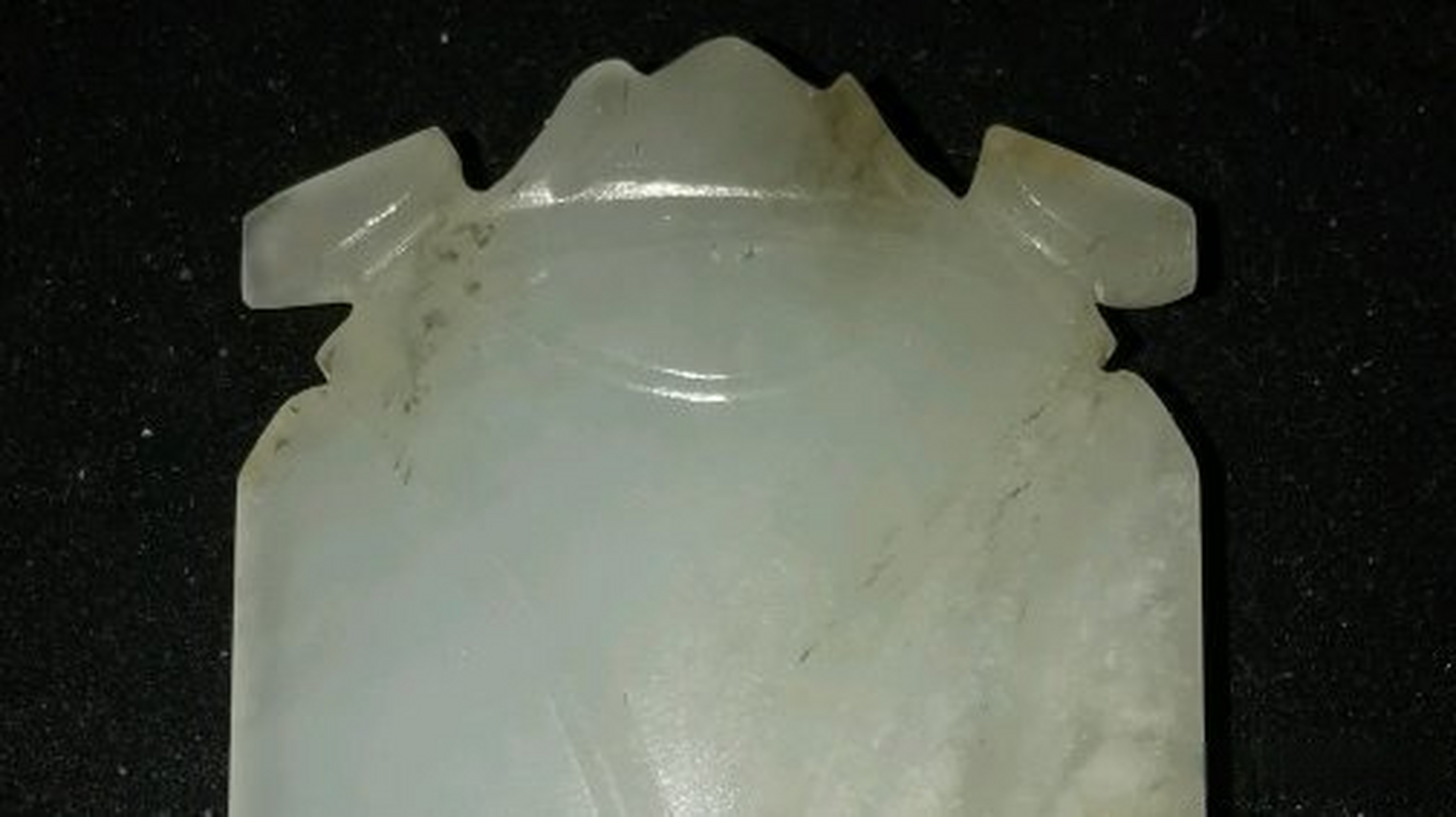 这篇文章很有意思《汉八刀玉蝉看似很多,实际上真品很少,不信对比下