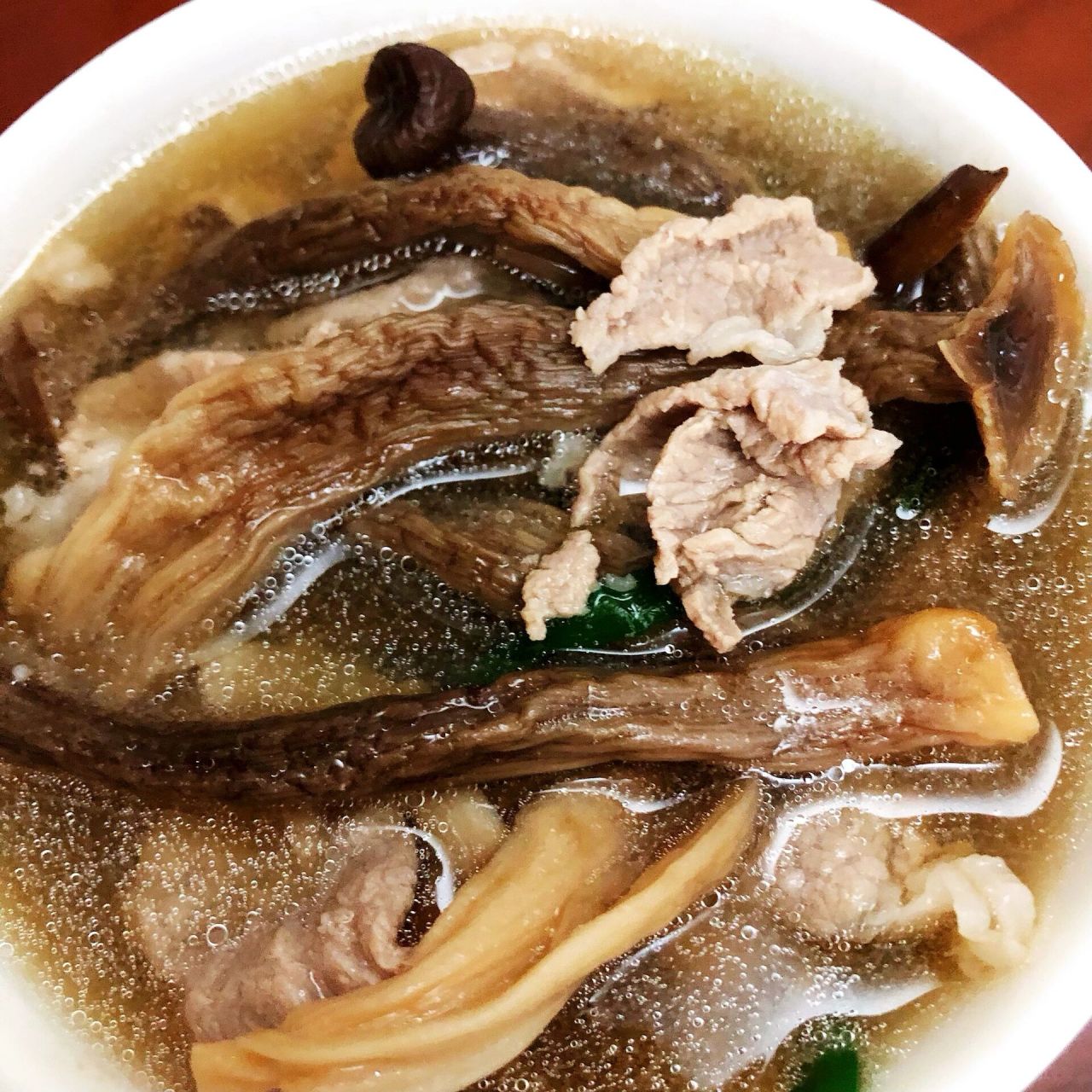 这鹿茸菇猪肉汤绝了 今晚被我儿子气到胃痛 一气就想吃夜宵 	 家里