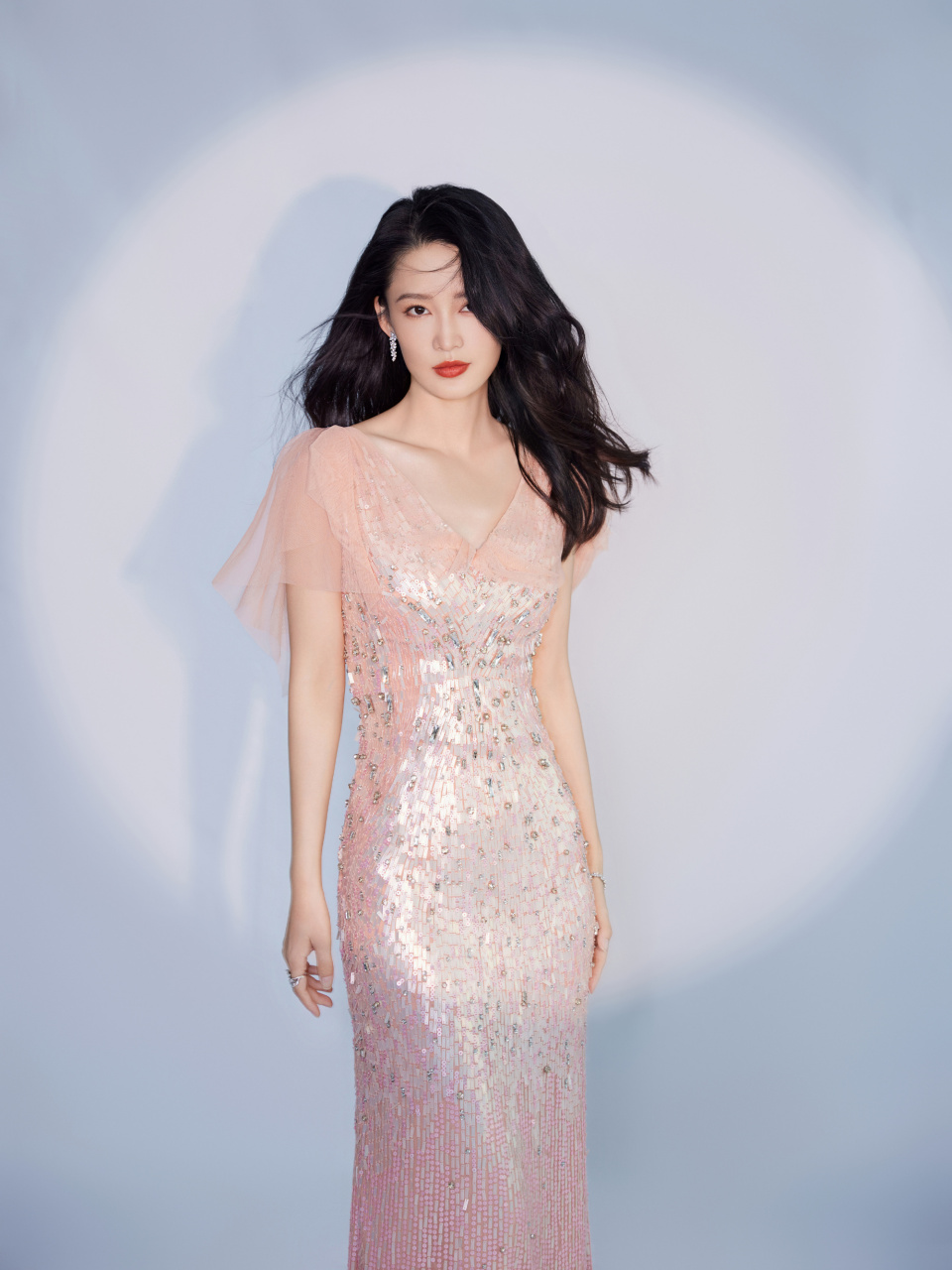 李沁怼脸状态:李沁大美人纱裙倩影写真组图