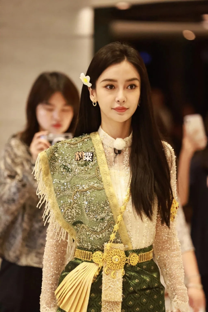 angelababy泰妆造型,像是泰国公主[偷笑][偷笑]