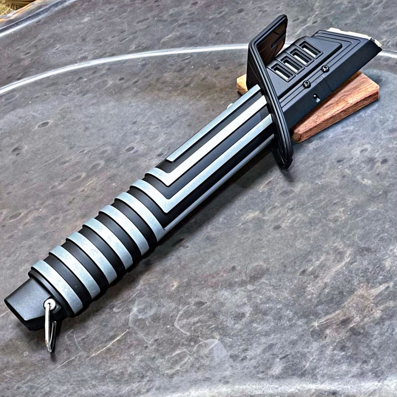 玩具收藏:暗剑 elf(精灵)出品的暗剑,出自 星球大战系列作品,最近登场