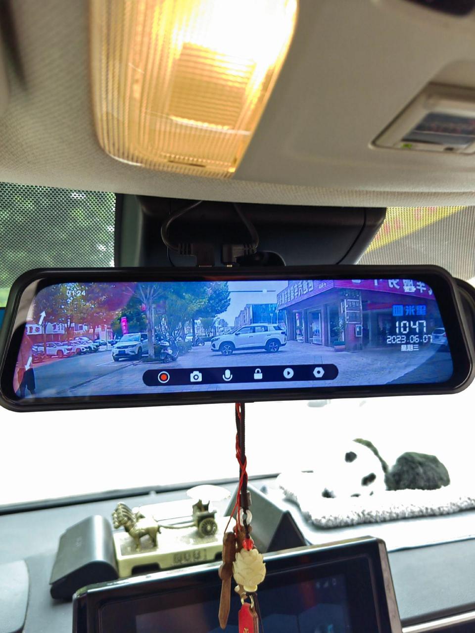 丰田卡罗拉安装全屏高清前后双录行车记录仪!