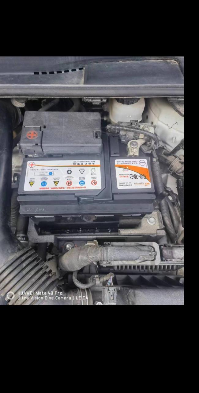 卡罗拉更换电池.