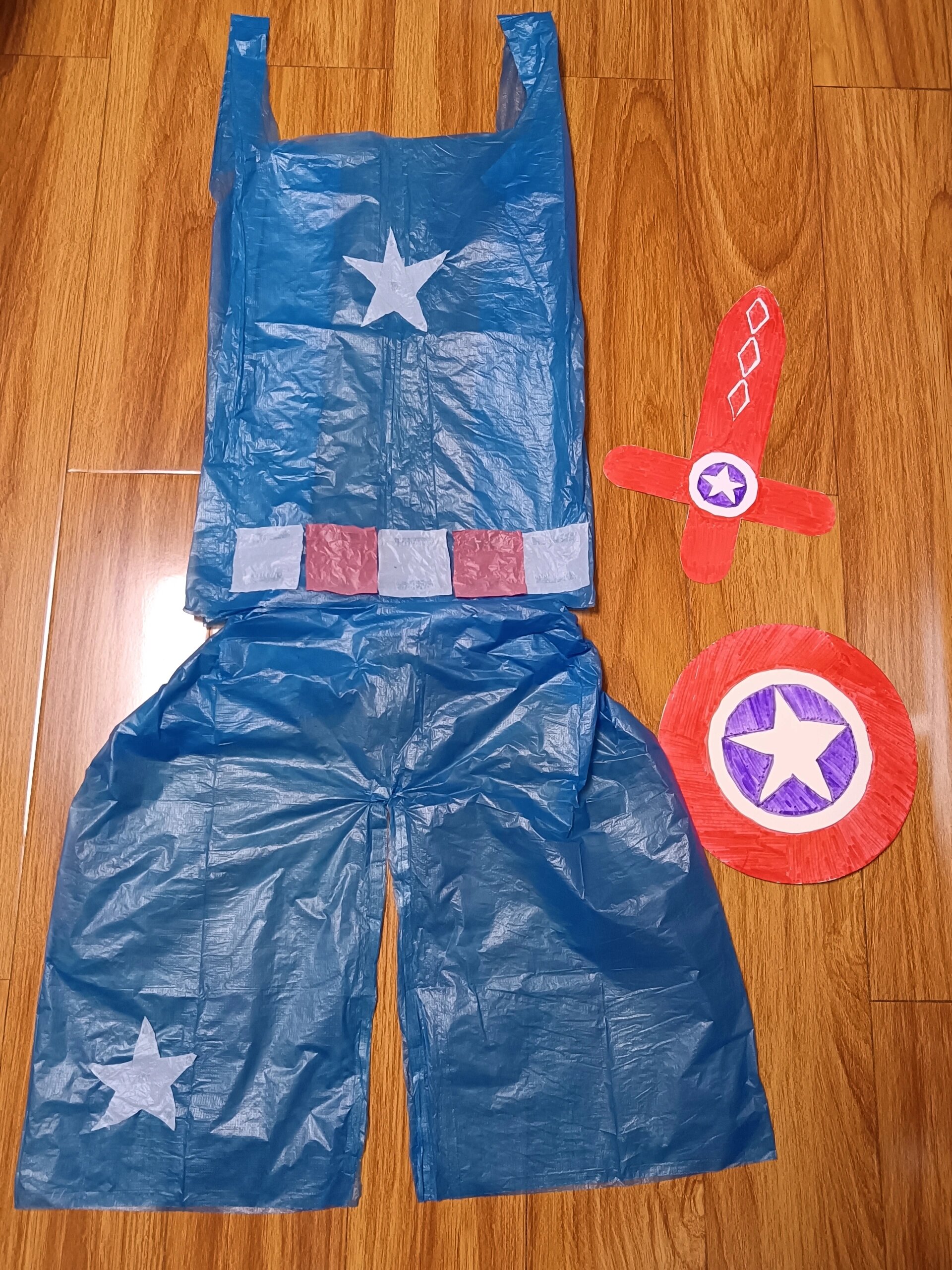 幼儿园环保手工服装秀～美国队长