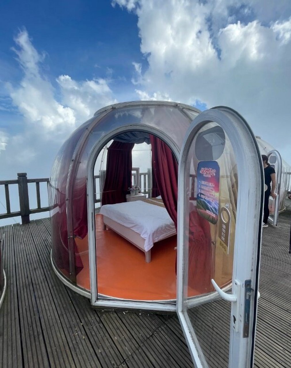 武功山金顶星空帐篷让你感受透明房子的浪漫 客栈提供免费开水,公共